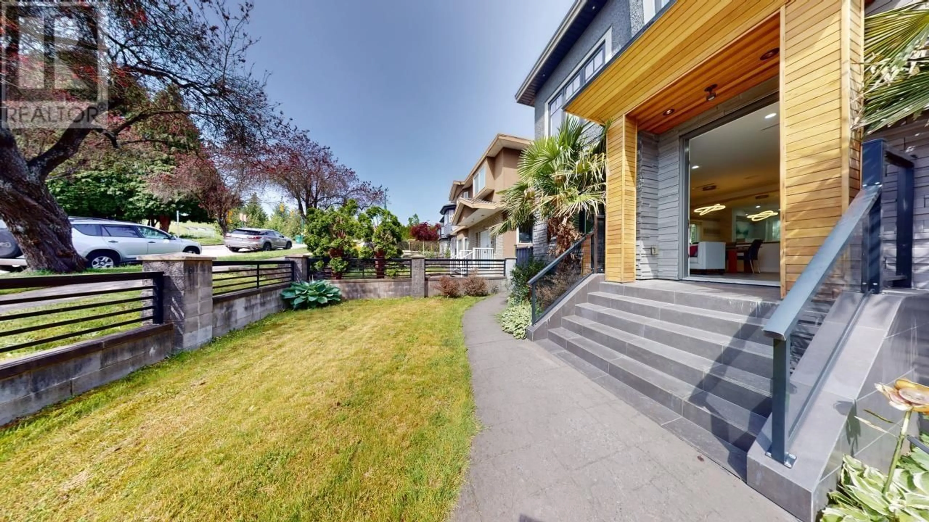 Patio, street for 3317 3RD AVENUE, Vancouver British Columbia V5M1J5