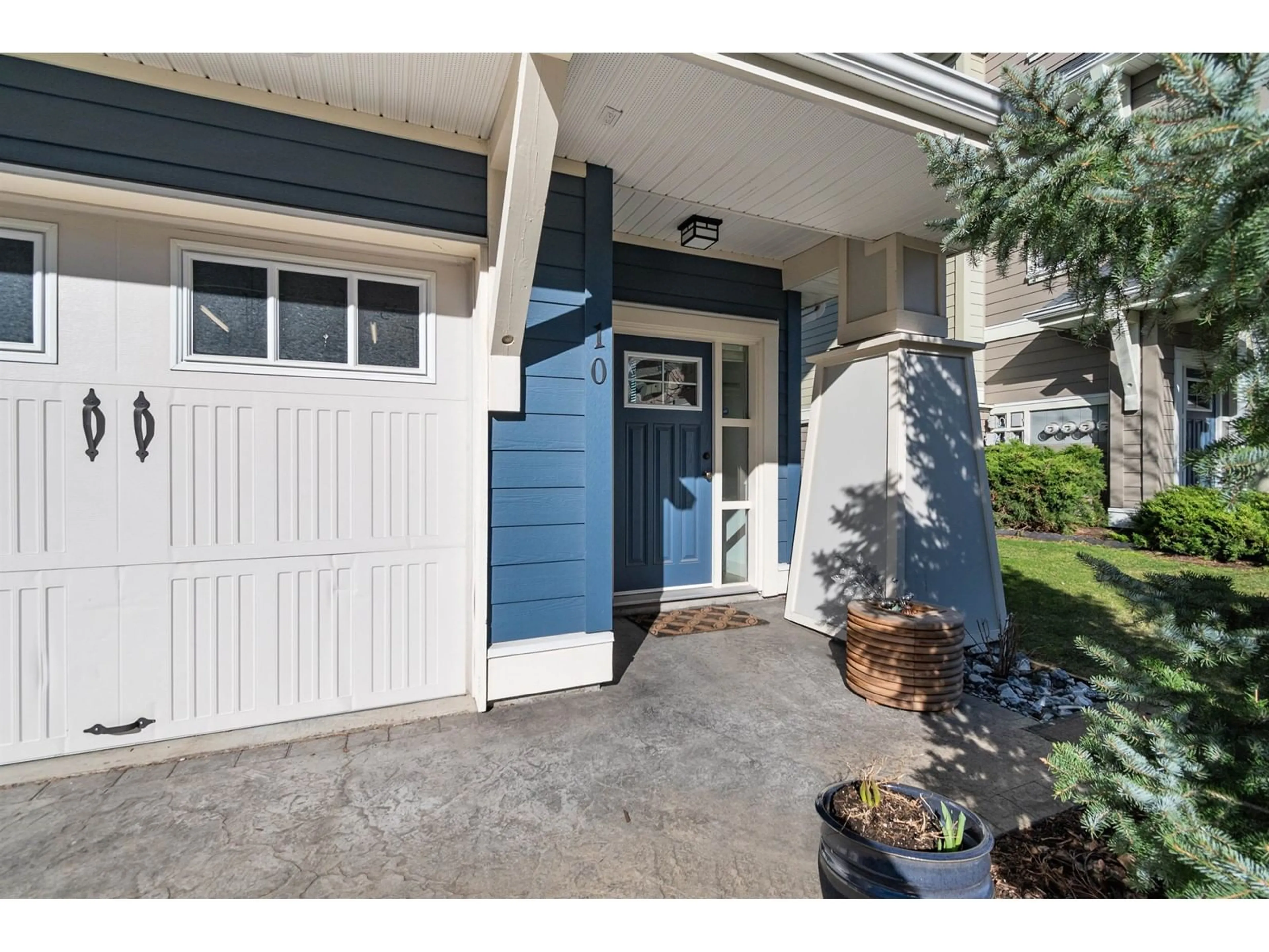 Indoor entryway for 10 45290 SOOWAHLIE CRESCENT|Garrison Cro, Chilliwack British Columbia V2R0S6