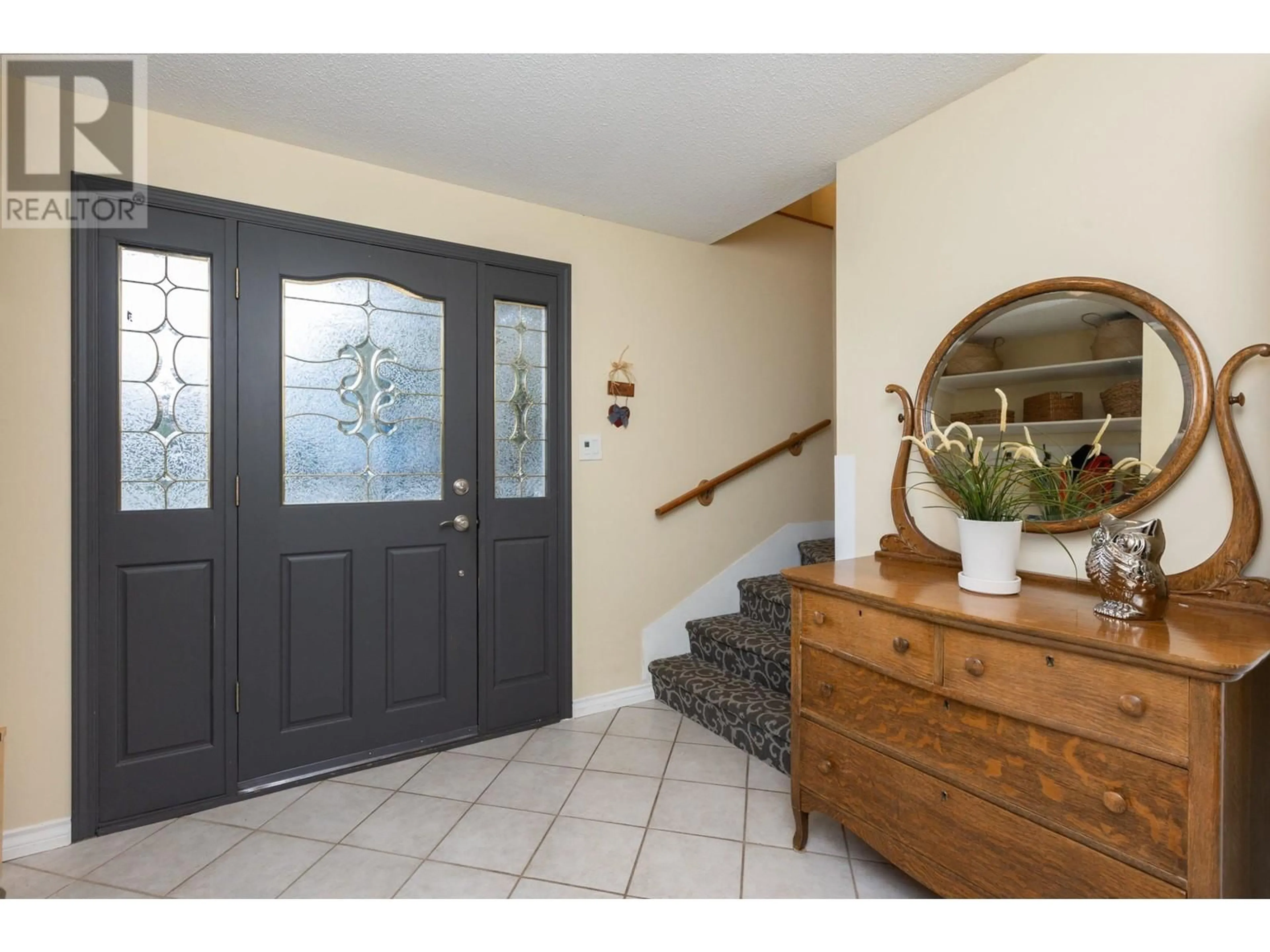 Indoor entryway for 6059 49B AVENUE, Delta British Columbia V4K1Z9
