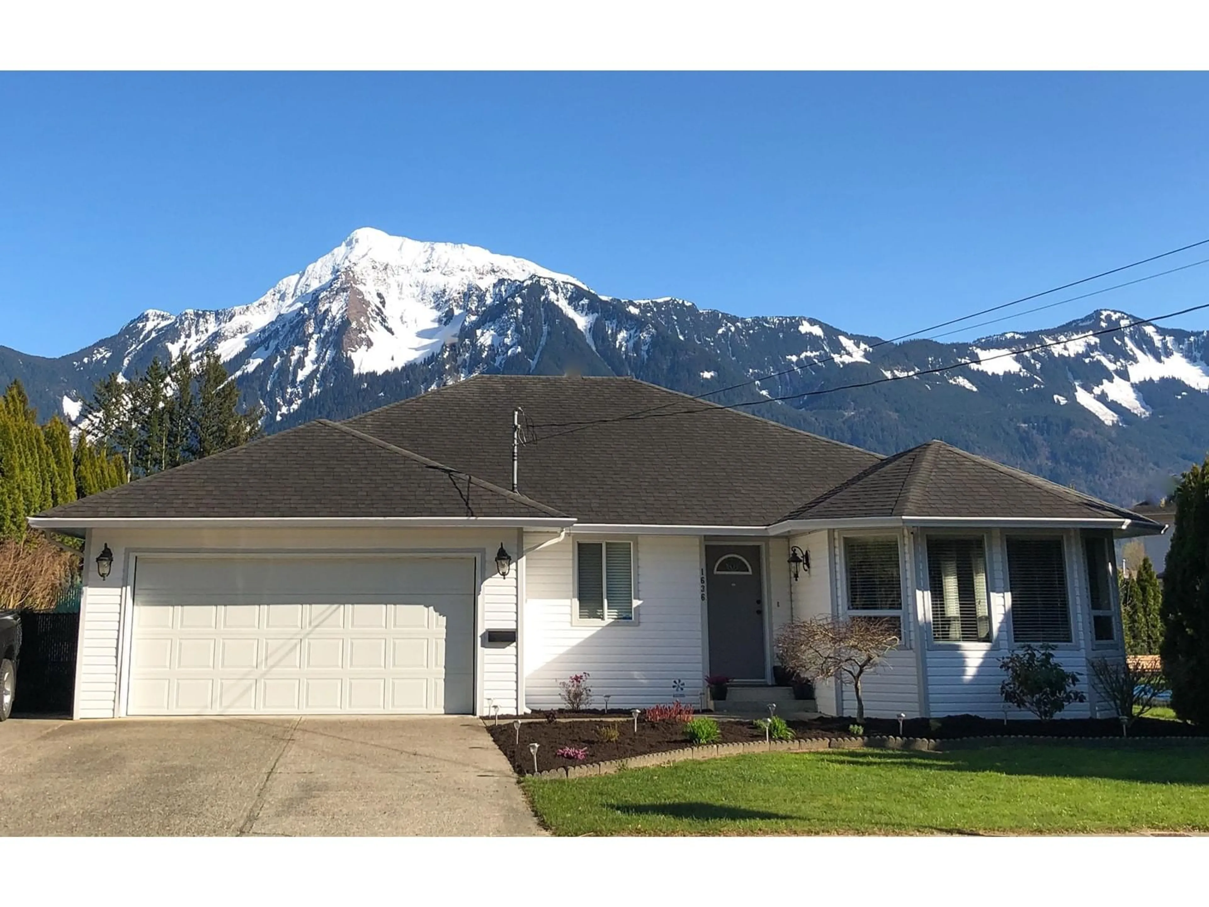 Home with vinyl exterior material, mountain view for 1636 AGASSIZ-ROSEDALE HIGHWAY|Agassiz, Agassiz British Columbia V0M1A3