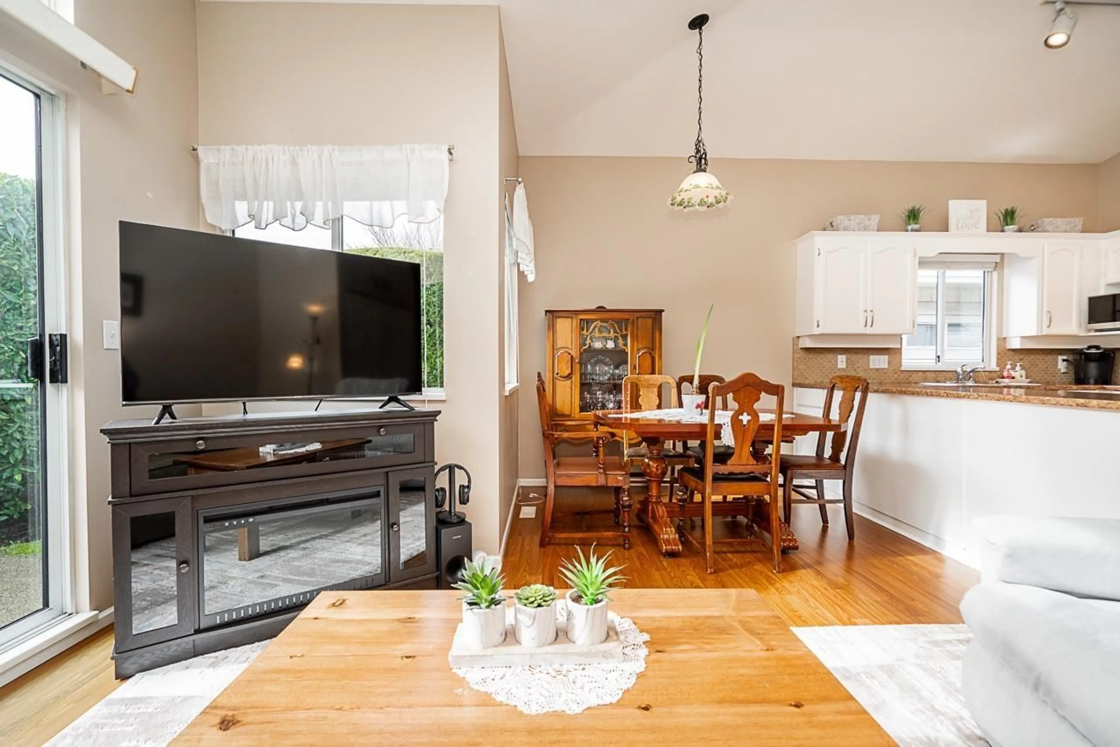 Dining room, wood/laminate floor for 94 9012 WALNUT GROVE DRIVE, Langley British Columbia V1M2K3