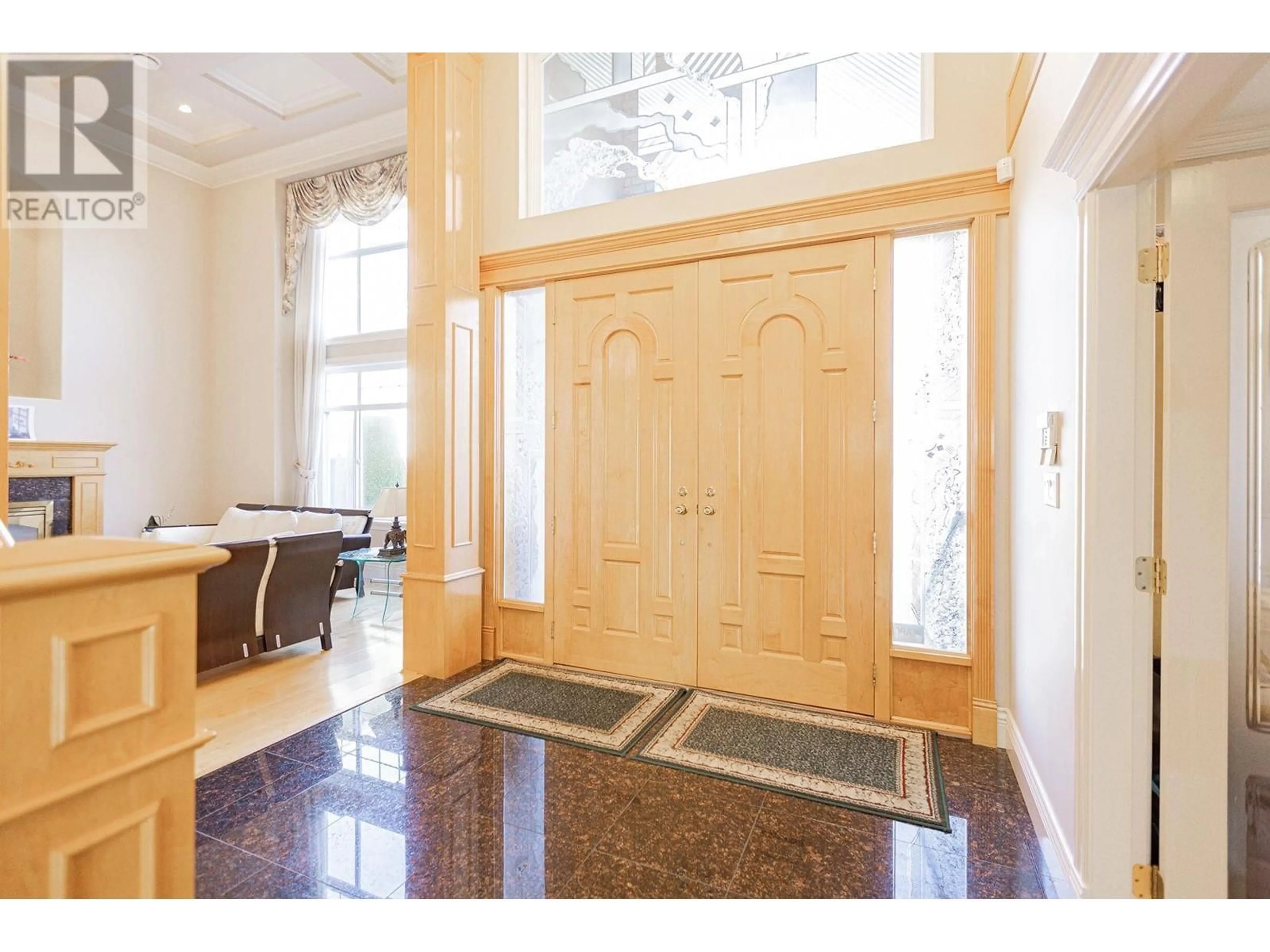 Indoor foyer for 7560 BROADMOOR BOULEVARD, Richmond British Columbia V7A1A7
