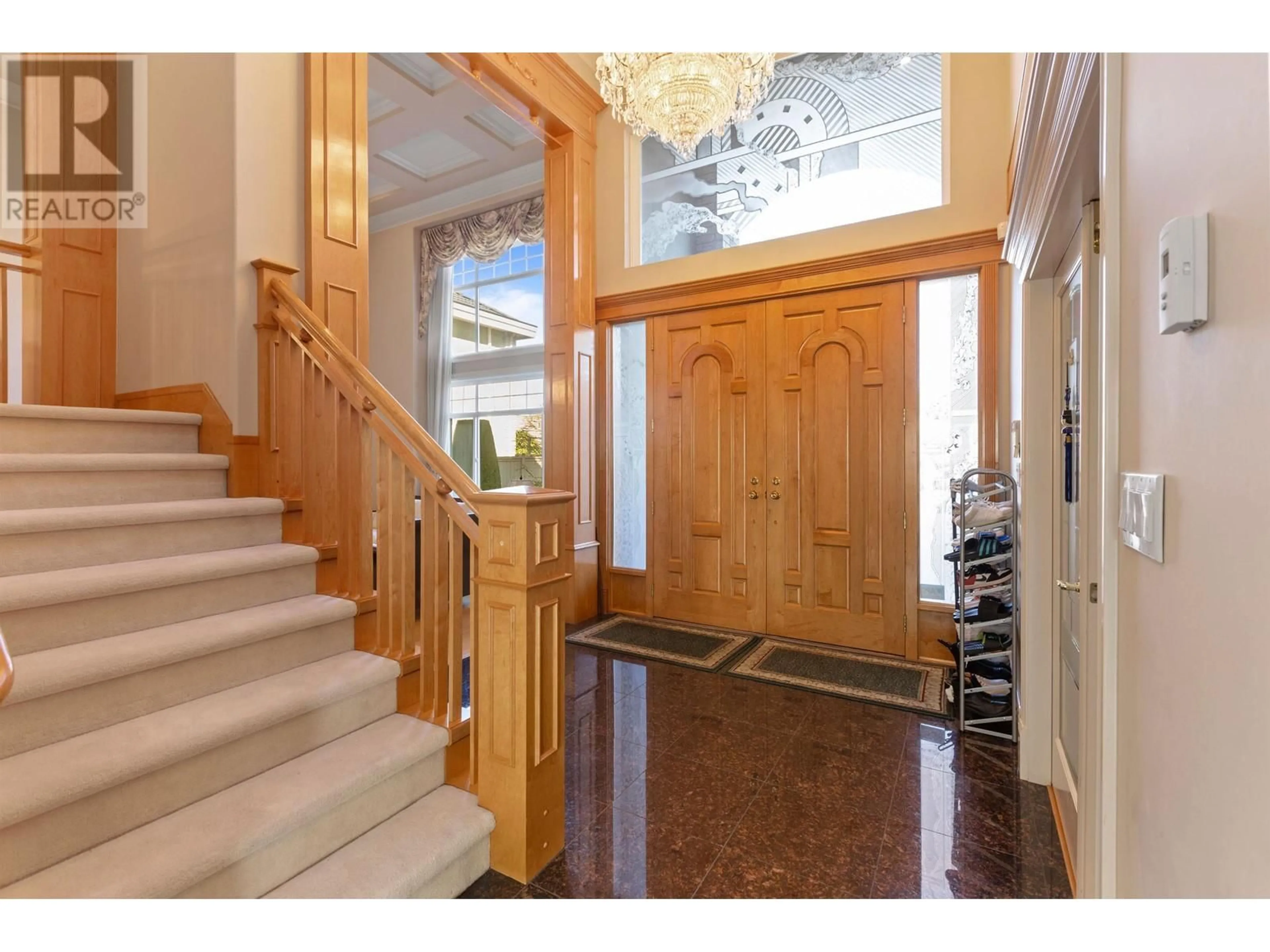 Indoor foyer for 7560 BROADMOOR BOULEVARD, Richmond British Columbia V7A1A7