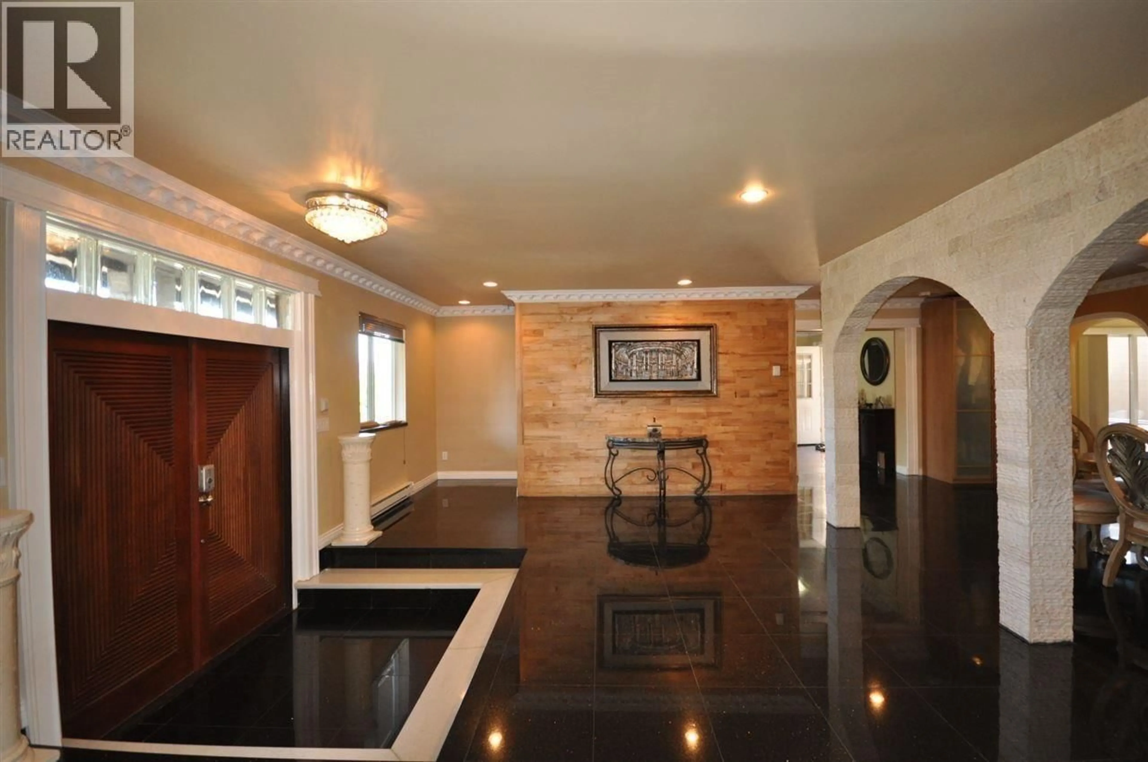 Indoor foyer for 7426 BURRIS STREET, Burnaby British Columbia V5G1N2