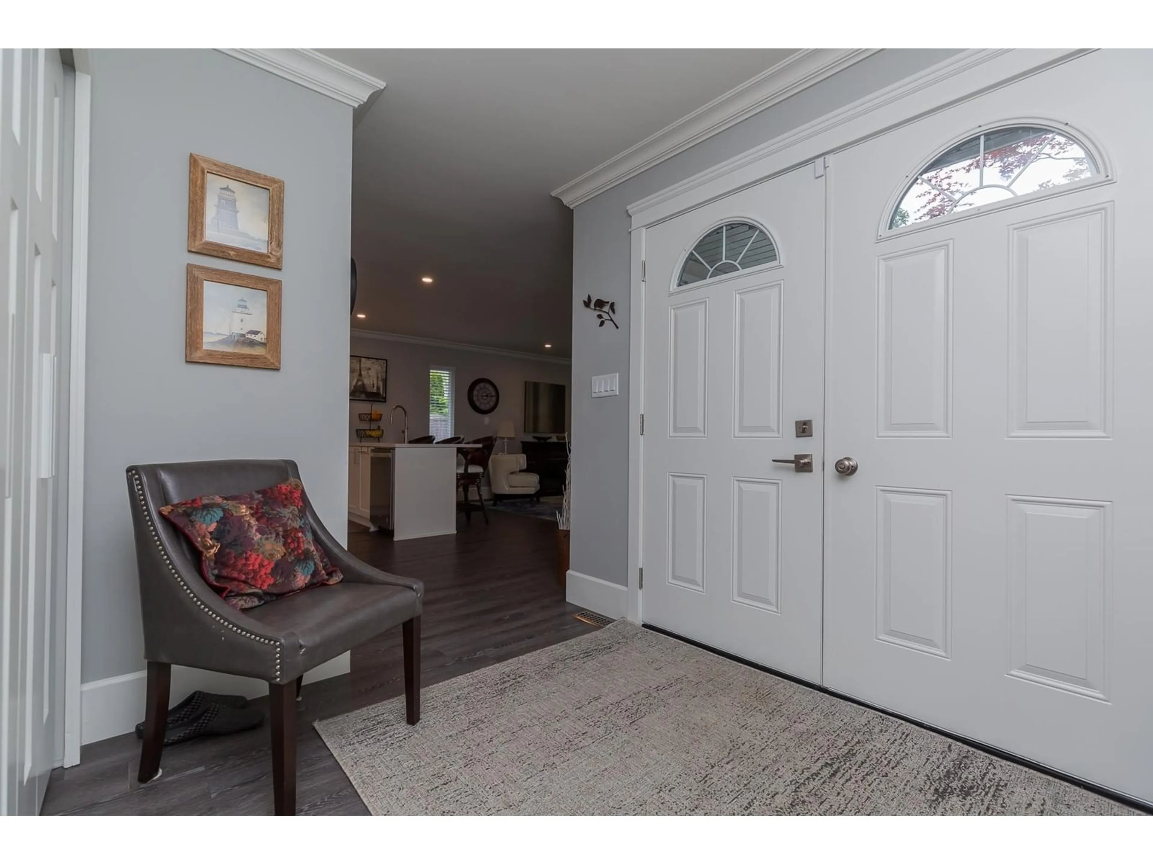Indoor entryway for 32995 WHIDDEN, Mission British Columbia V2V6G4