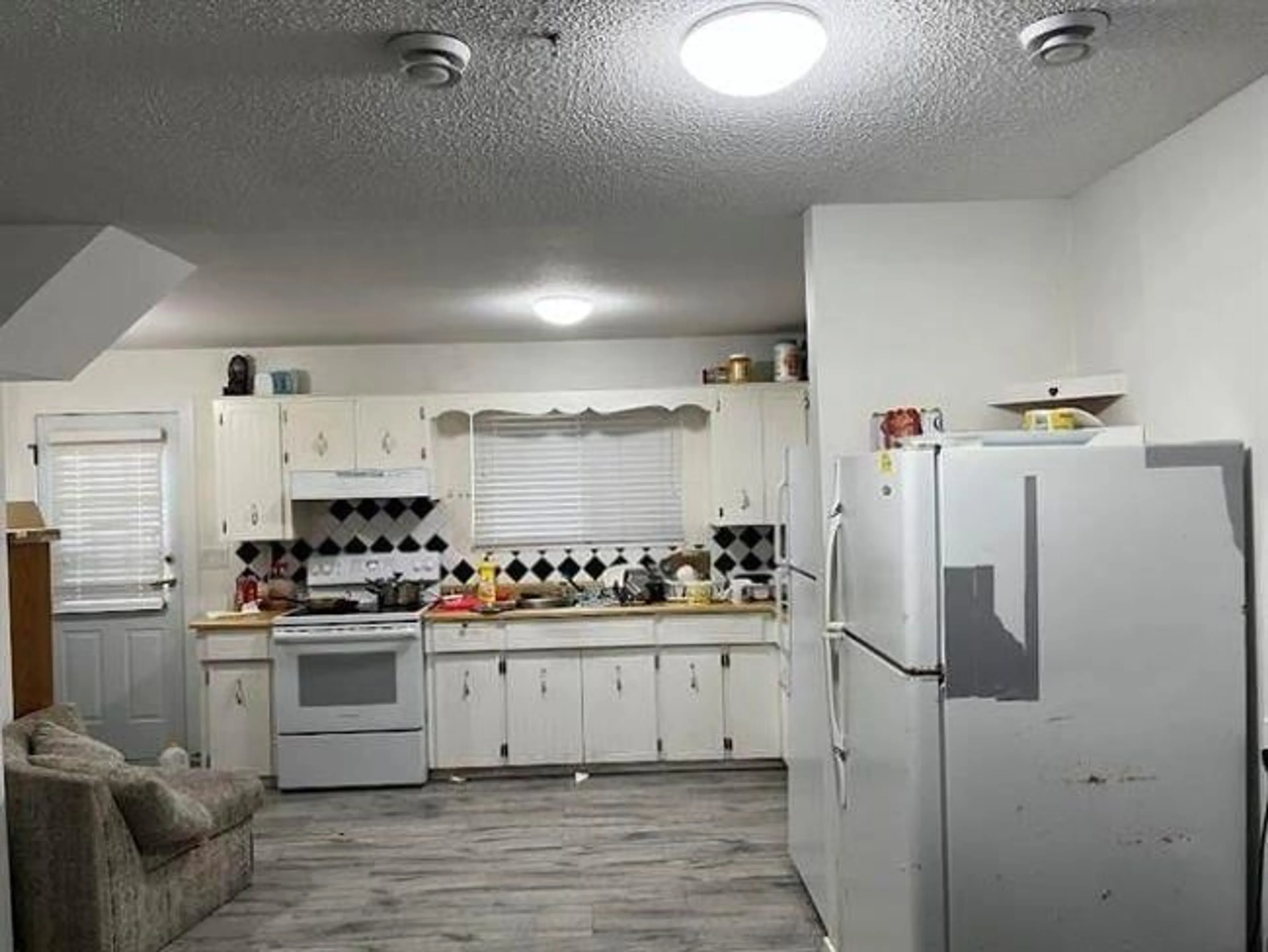 Standard kitchen, unknown for 13218 67, Surrey British Columbia V3W7J2