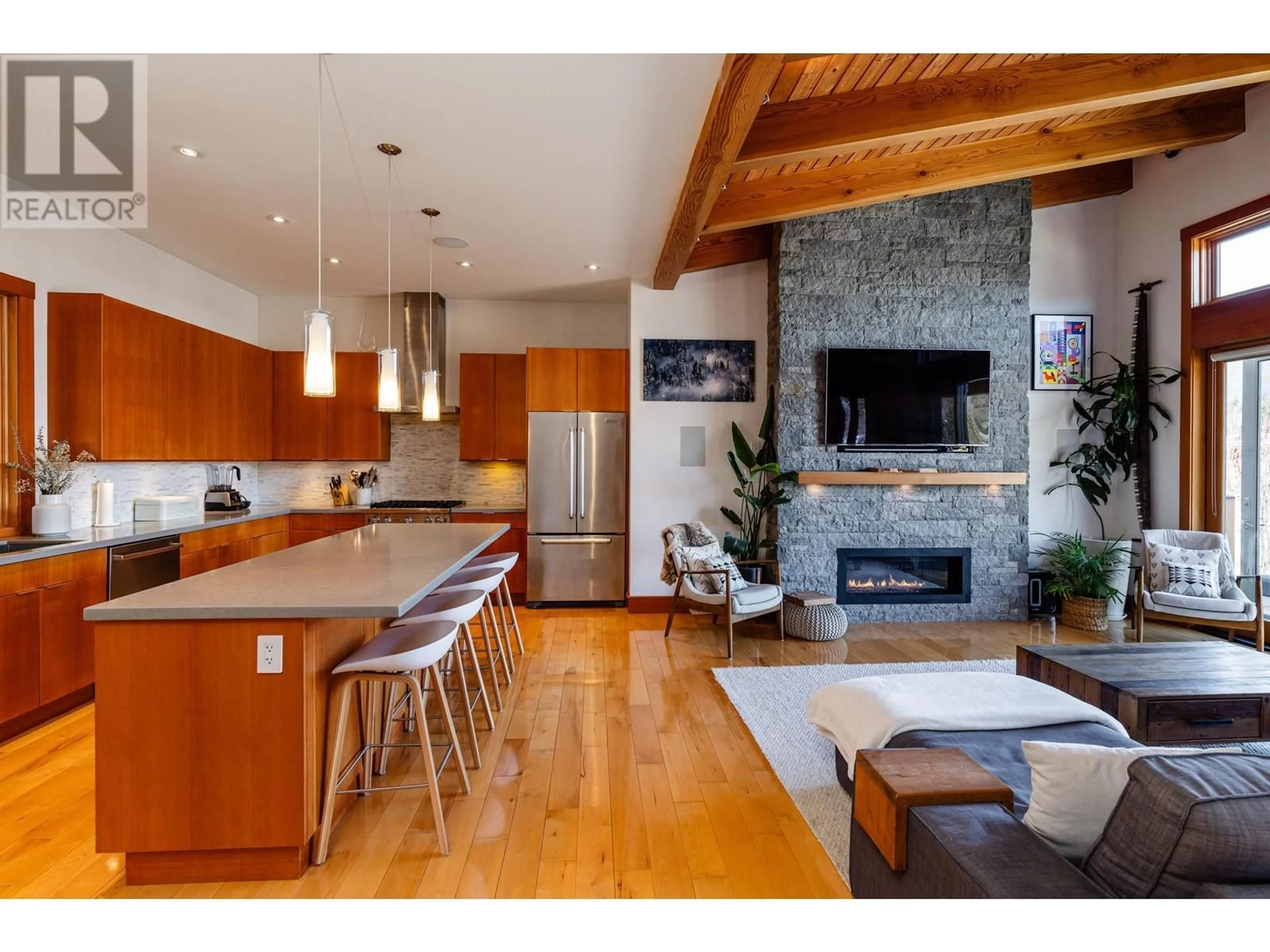 Open concept kitchen, unknown for 1054 JAY CRESCENT, Squamish British Columbia V8B0P3