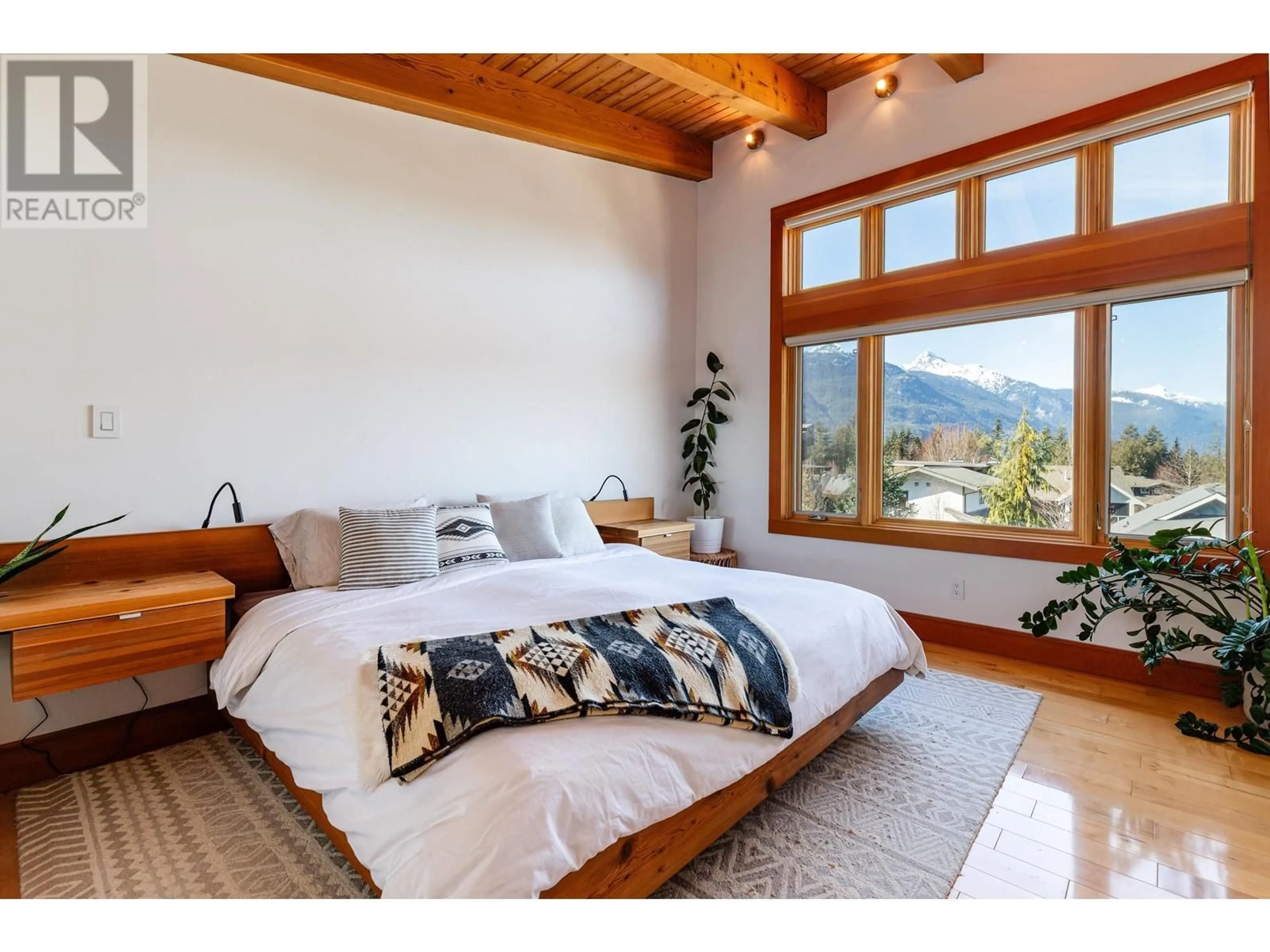 Bedroom with bed, wood/laminate floor for 1054 JAY CRESCENT, Squamish British Columbia V8B0P3