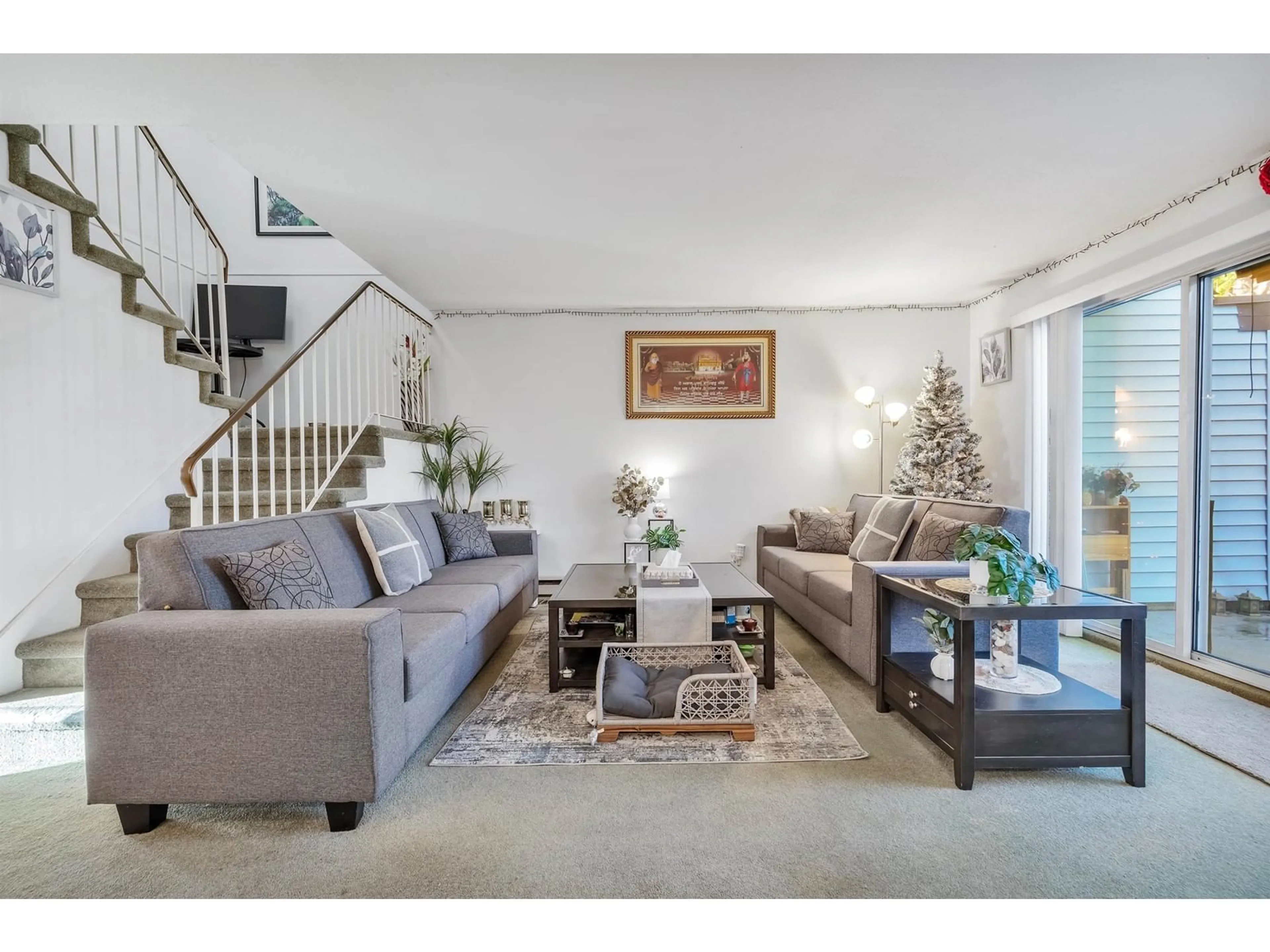 Living room with furniture, unknown for 10 - 7540 138, Surrey British Columbia V3W9M5