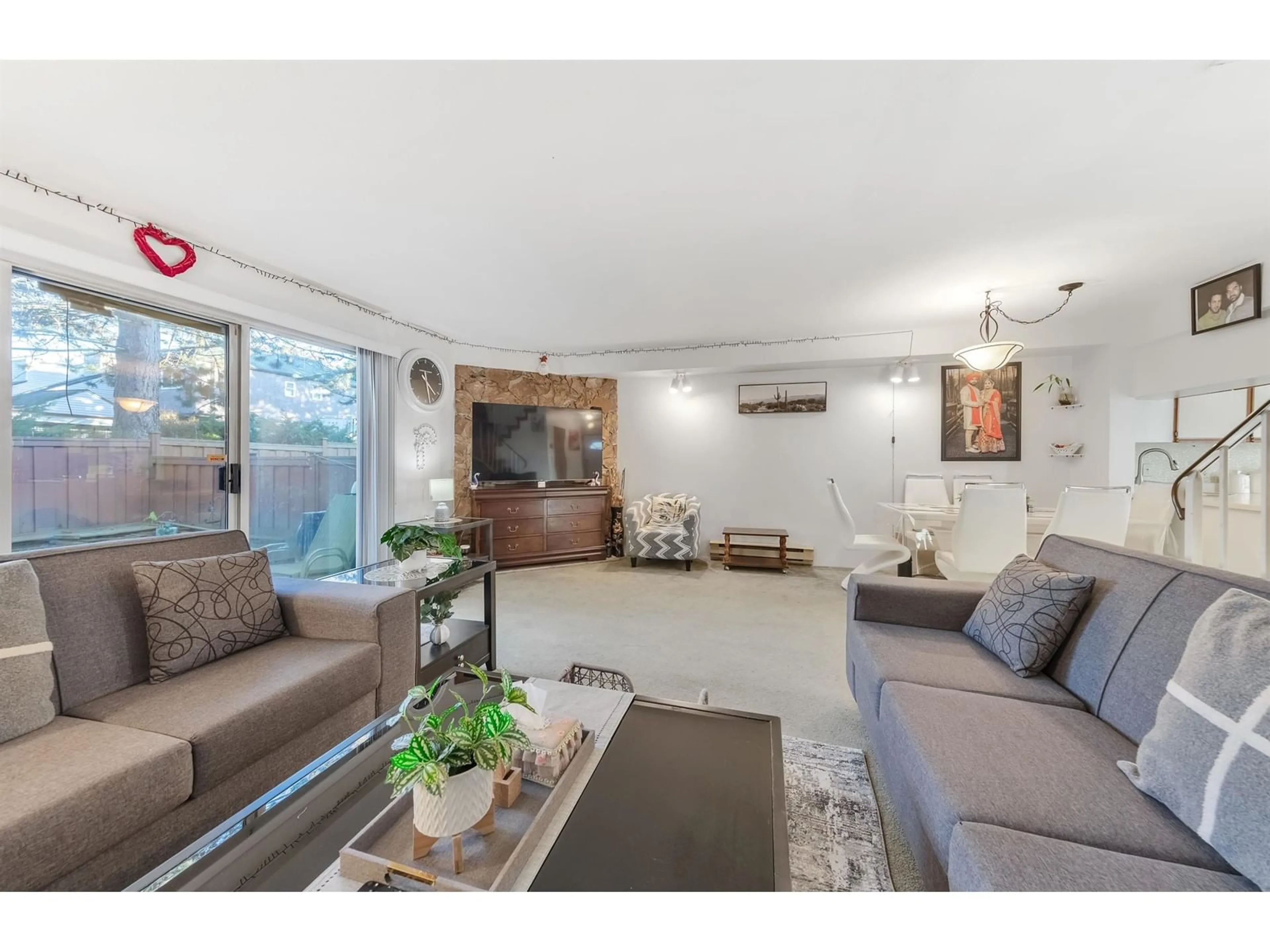 Living room with furniture, unknown for 10 - 7540 138, Surrey British Columbia V3W9M5