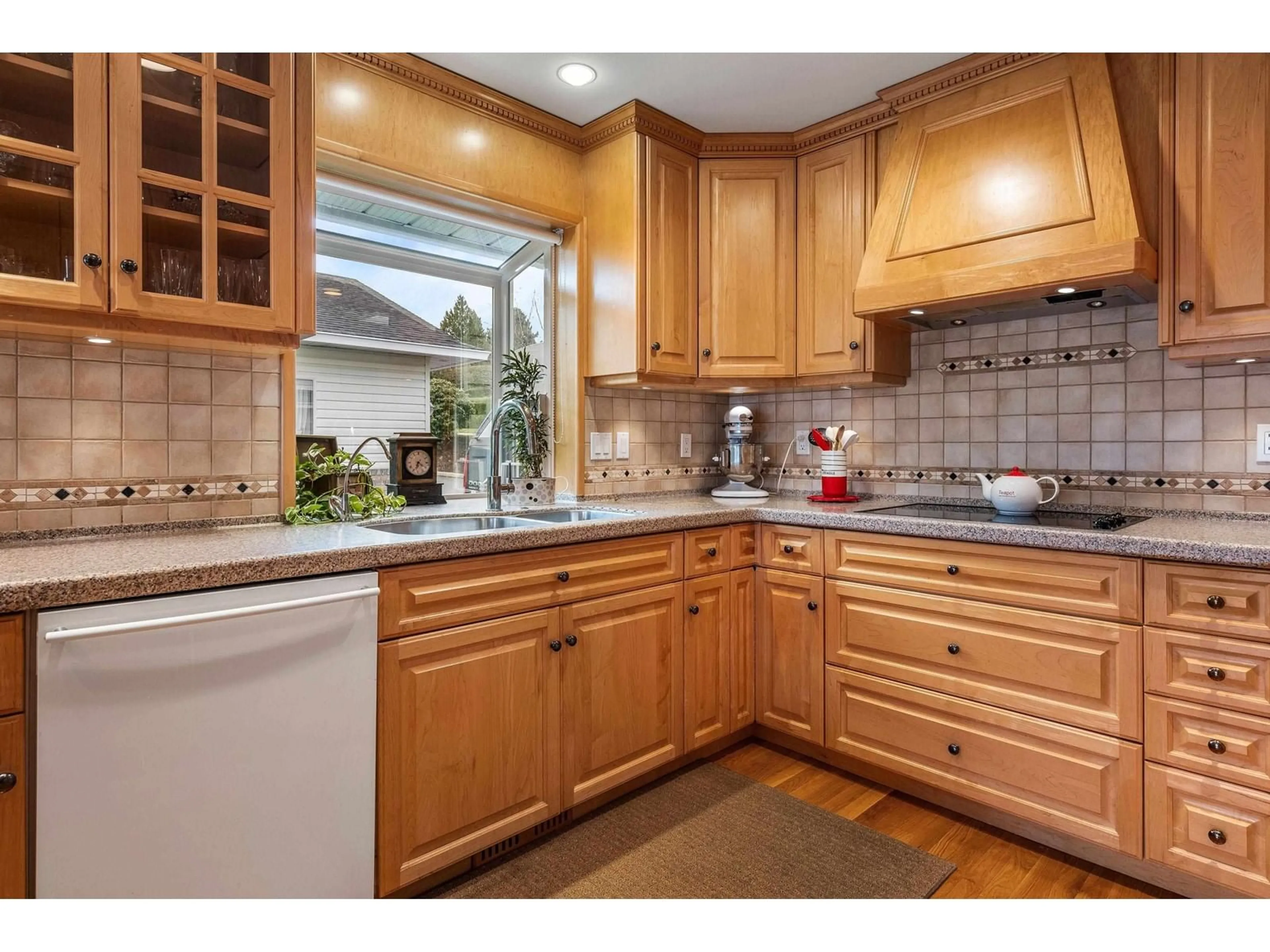 Standard kitchen, ceramic/tile floor for 14 3054 TRAFALGAR STREET, Abbotsford British Columbia V2S7X6