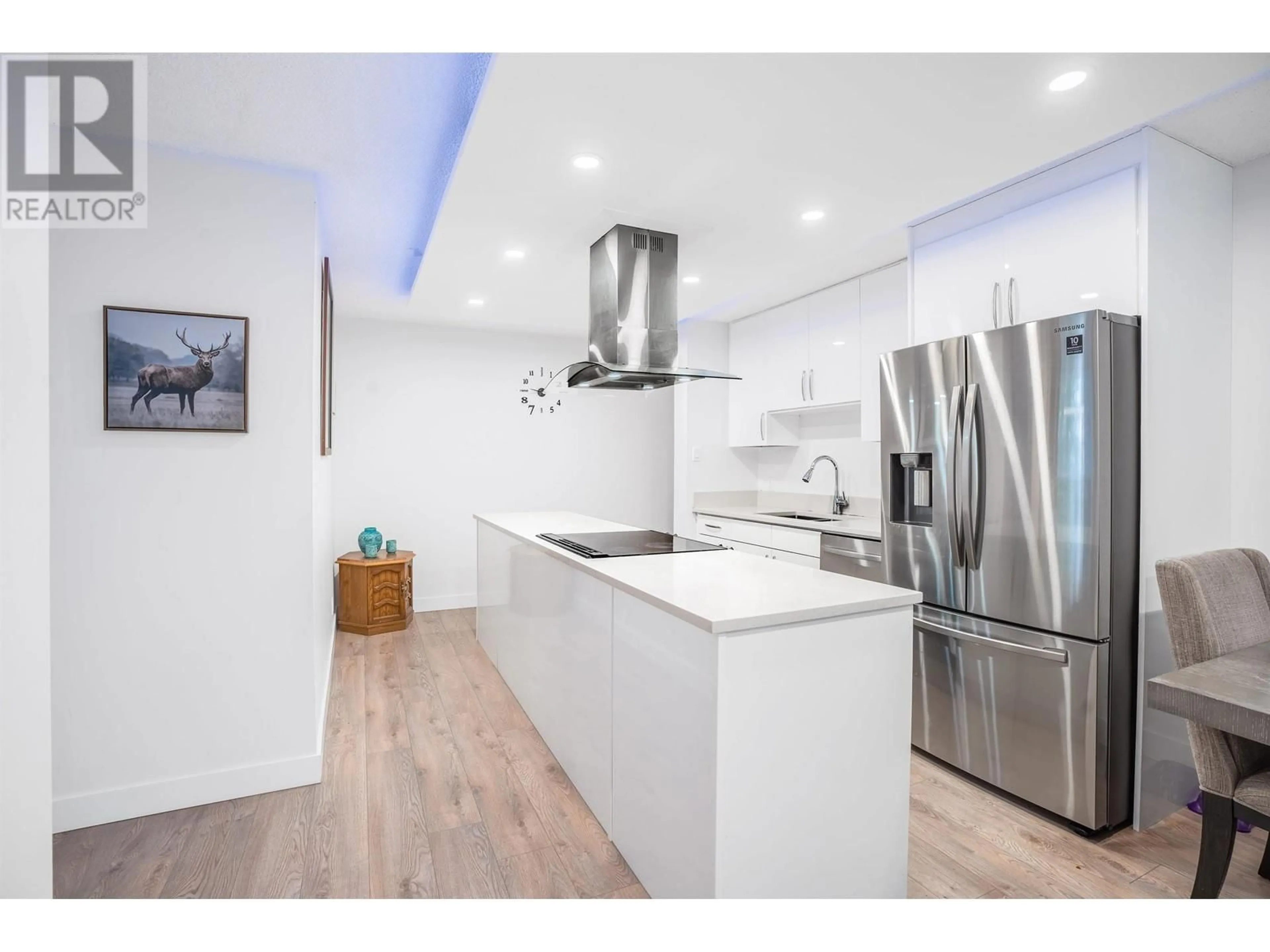 Open concept kitchen, unknown for 505 - 2012 FULLERTON AVENUE, North Vancouver British Columbia V7P3E3