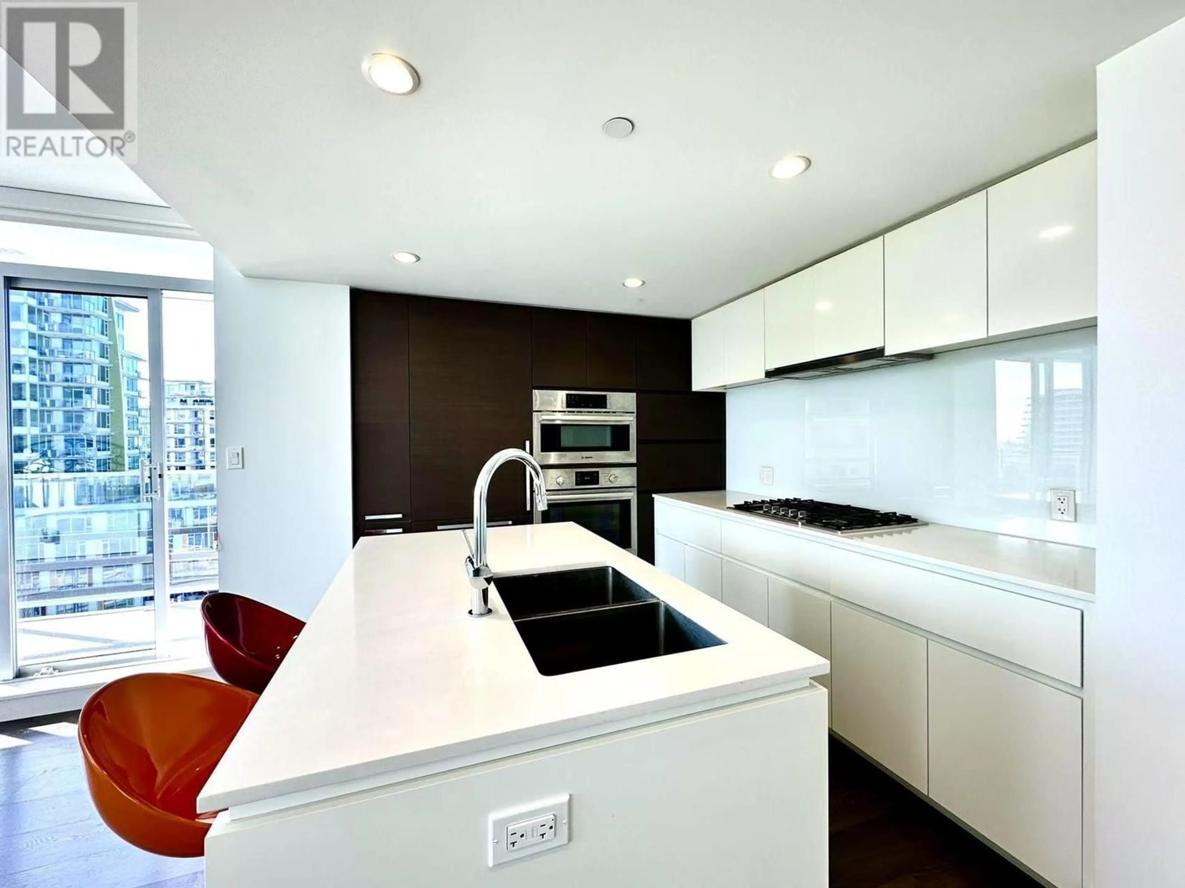 Contemporary kitchen, unknown for 903 - 5508 HOLLYBRIDGE WAY, Richmond British Columbia V7C0C7