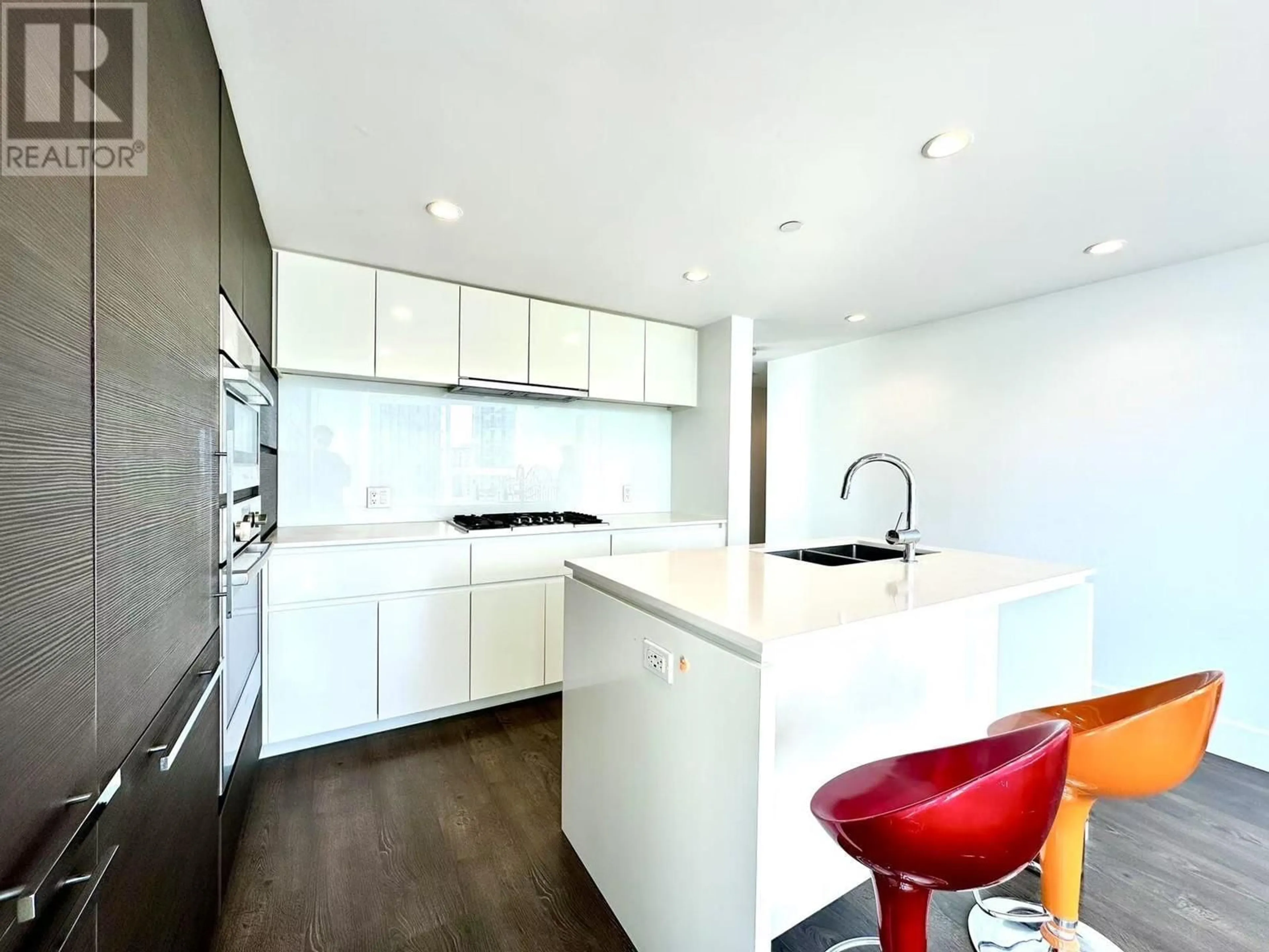 Contemporary kitchen, unknown for 903 - 5508 HOLLYBRIDGE WAY, Richmond British Columbia V7C0C7