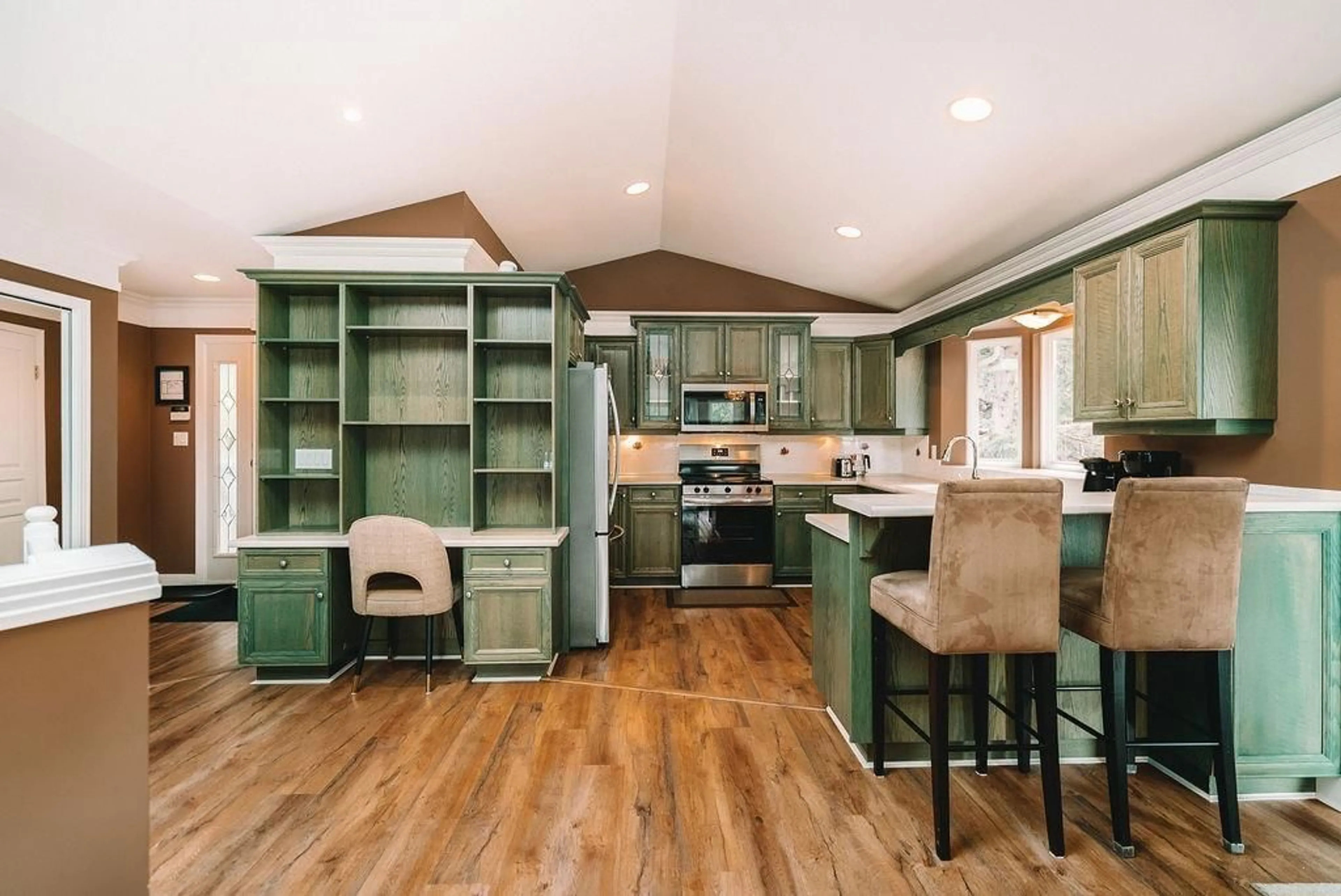 Open concept kitchen, unknown for 6960 ROCKWELL DRIVE|Harrison Lake, Harrison Hot Springs British Columbia V0M1A0