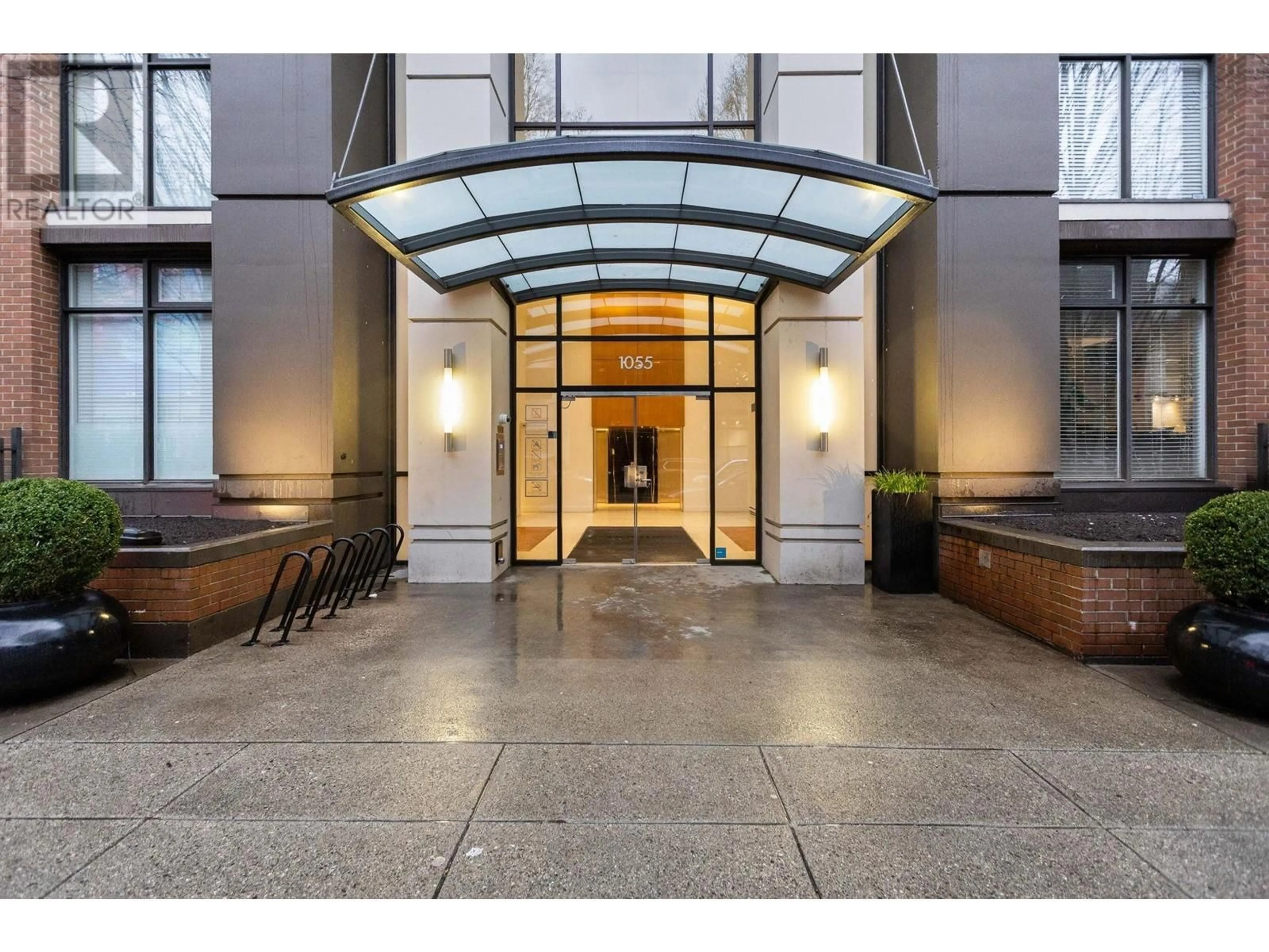 Indoor foyer for 1806 1055 HOMER STREET, Vancouver British Columbia V6B1G3