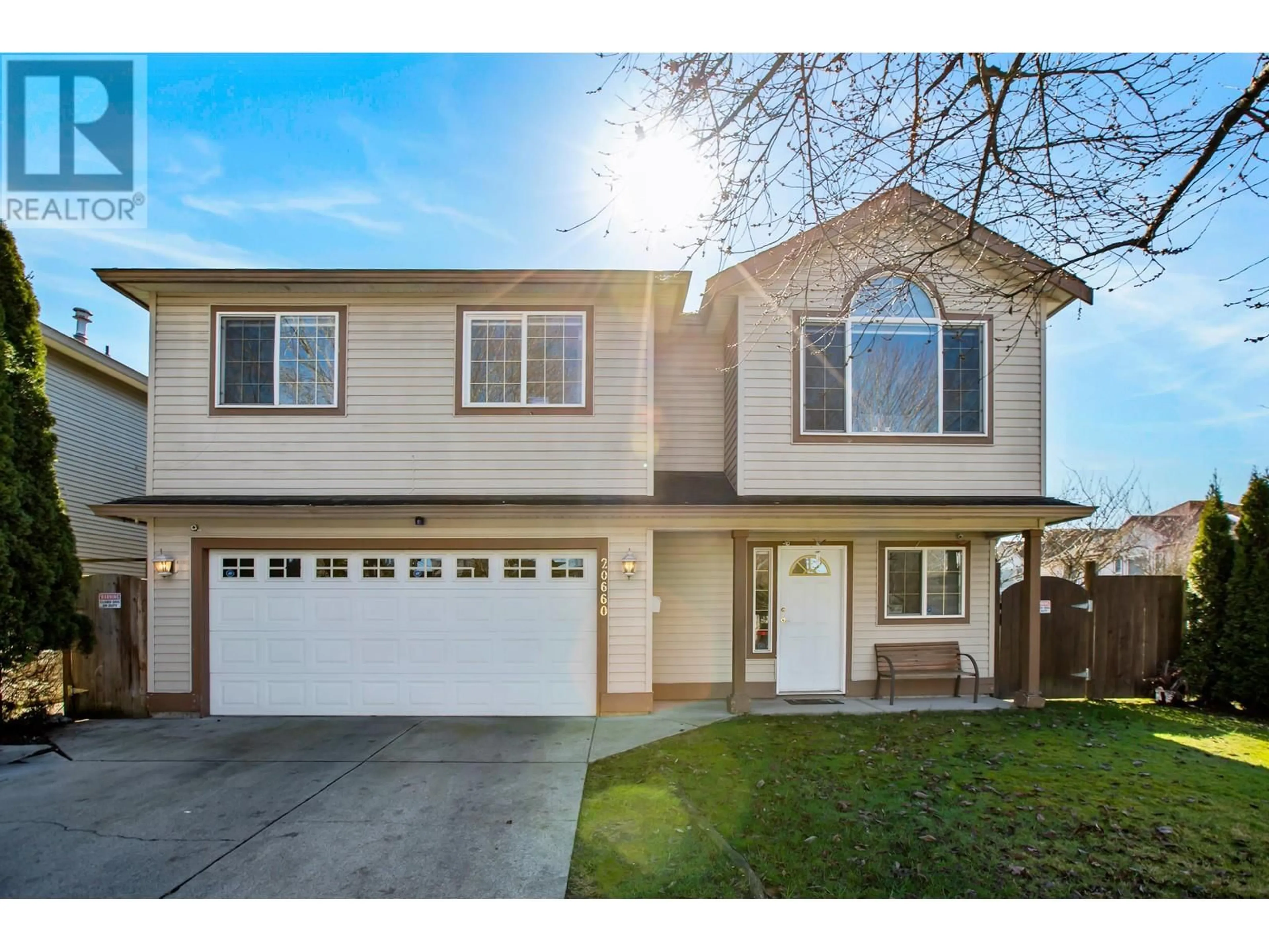 Home with vinyl exterior material, street for 20660 THORNE AVENUE, Maple Ridge British Columbia V2X2K8