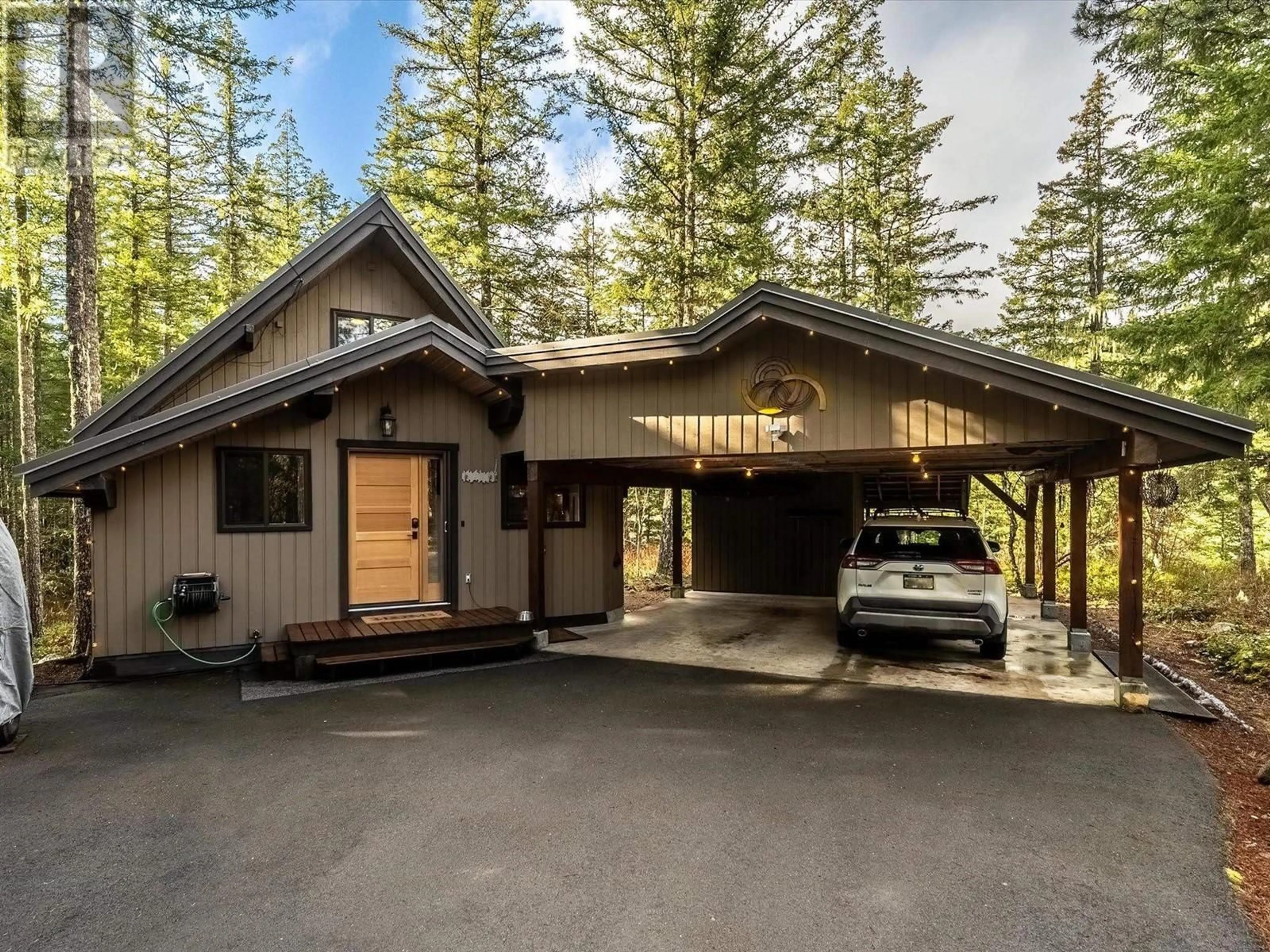 Indoor garage for 4 RIDGE DRIVE, Whistler British Columbia V8E0A1