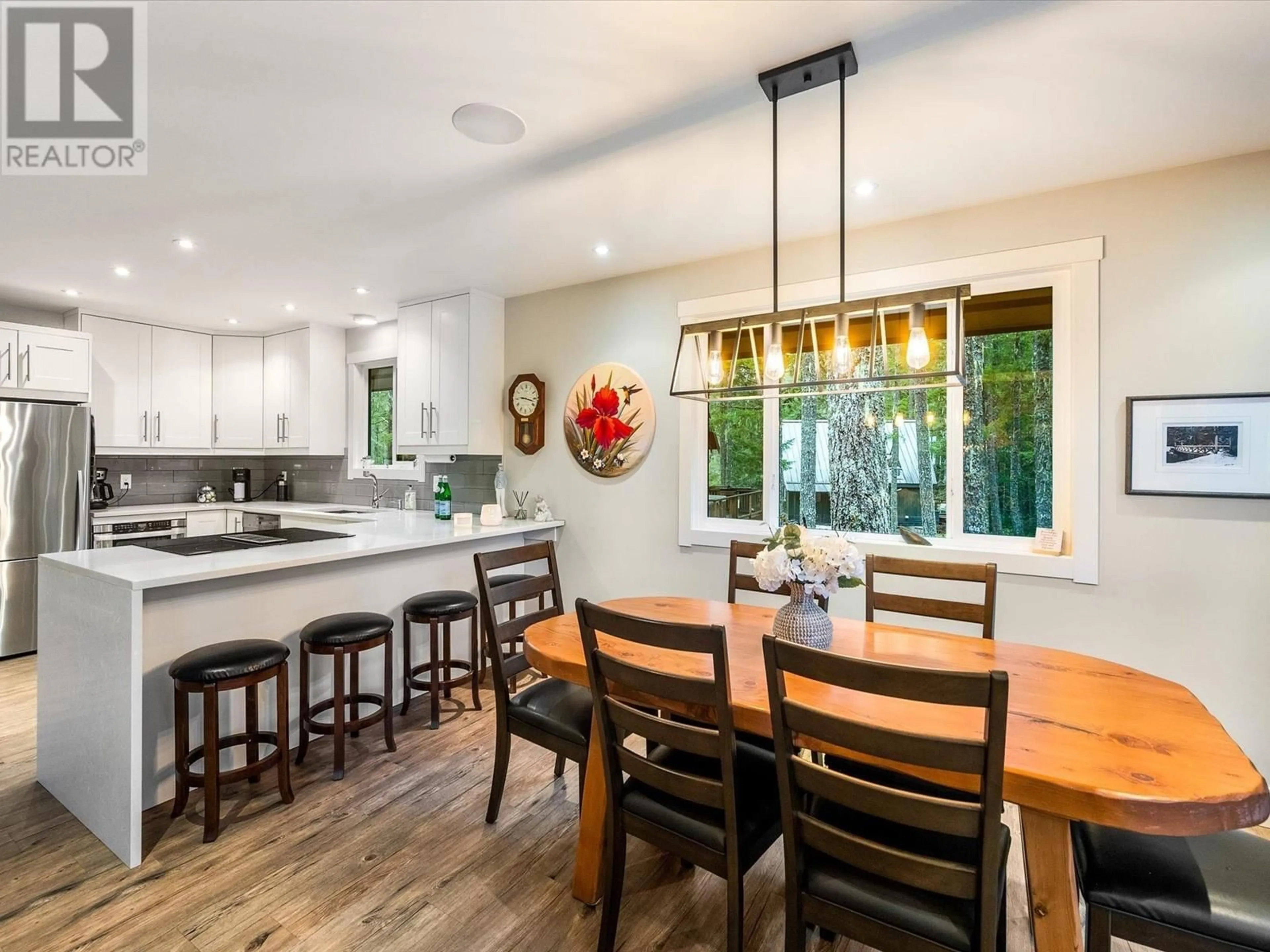 Open concept kitchen, unknown for 4 RIDGE DRIVE, Whistler British Columbia V8E0A1