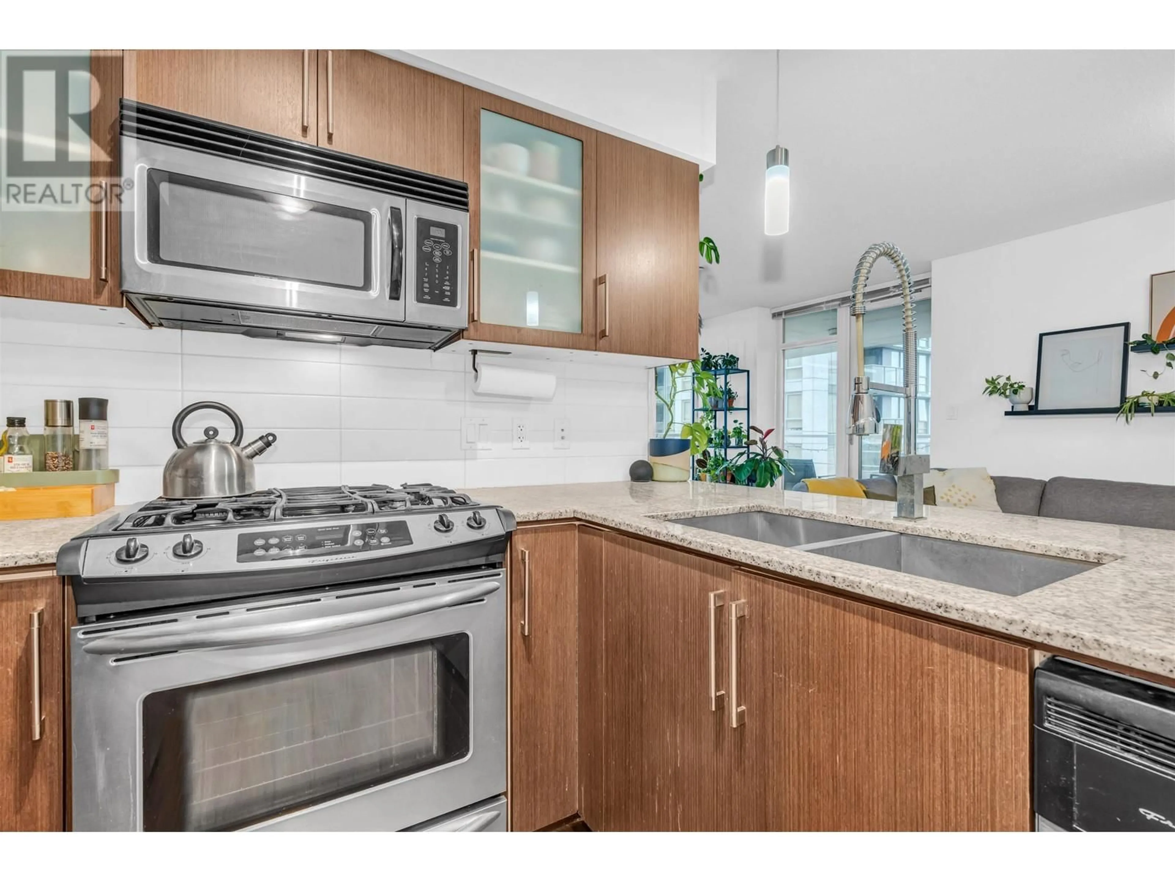 Standard kitchen, unknown for 905 - 8068 WESTMINSTER HIGHWAY, Richmond British Columbia V6X0C6