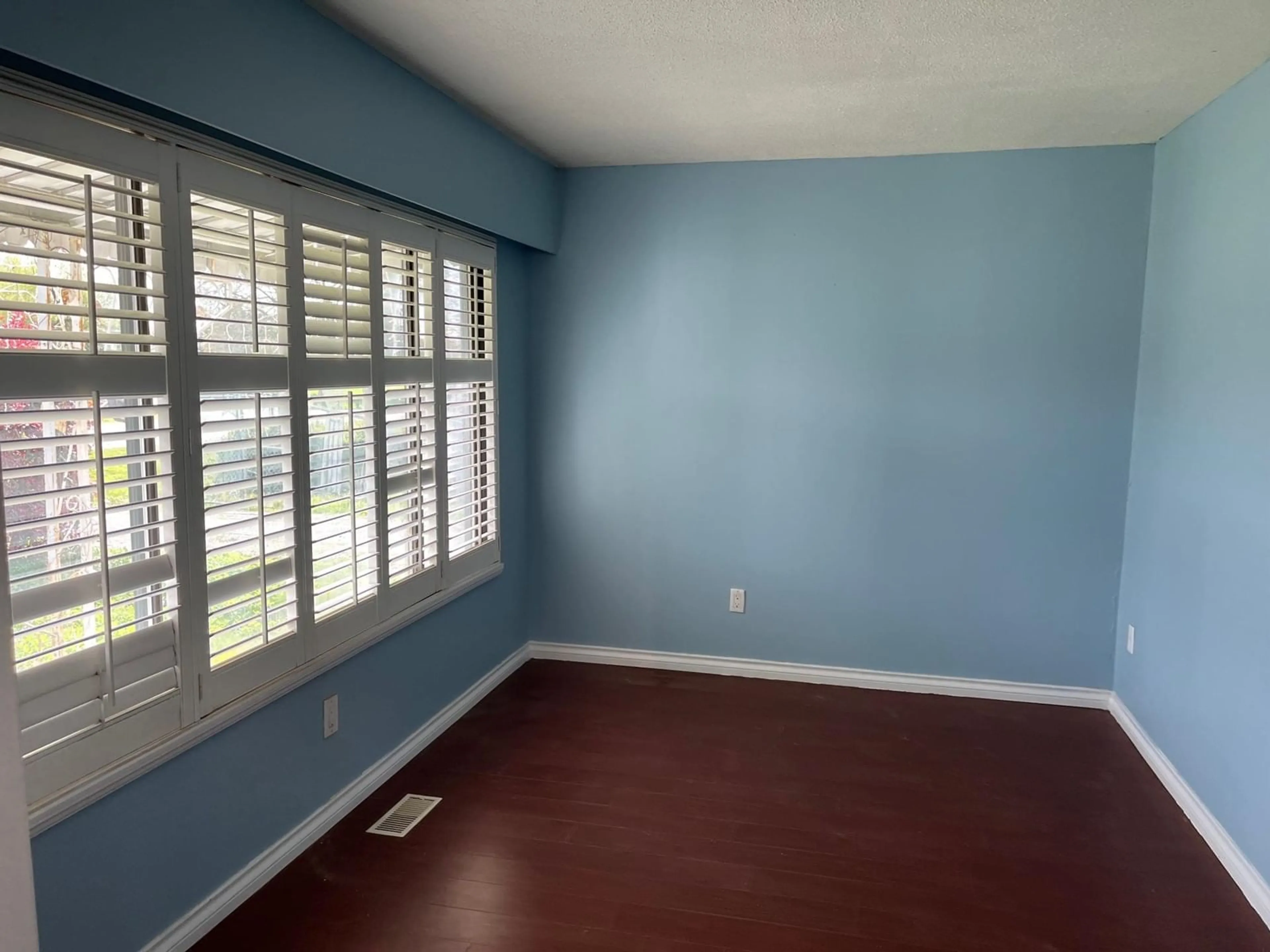 A pic of a room for 12637 115, Surrey British Columbia V3V3P8