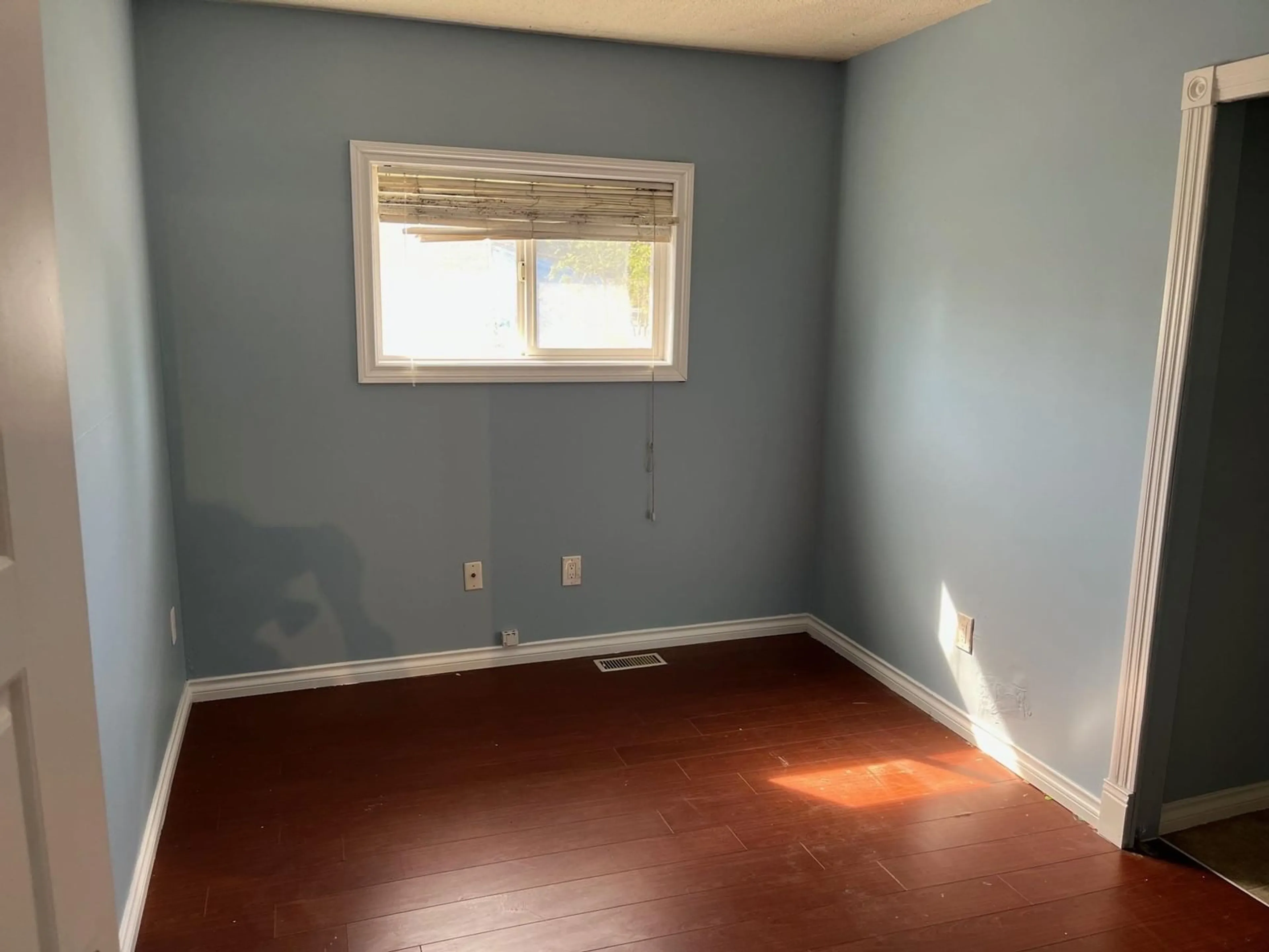 A pic of a room for 12637 115, Surrey British Columbia V3V3P8