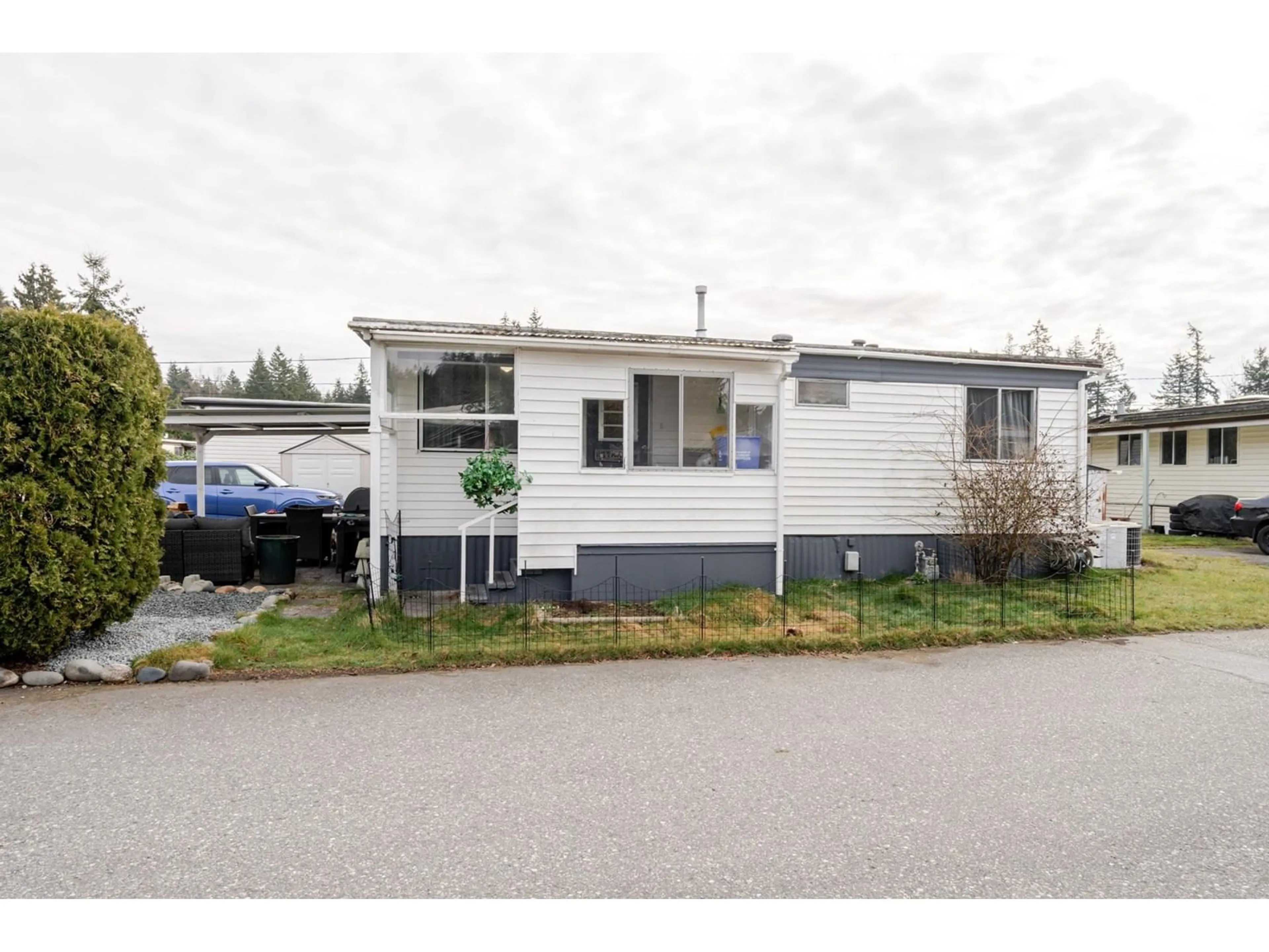 Home with vinyl exterior material, street for 21 - 3031 200, Langley British Columbia V2Z1N5
