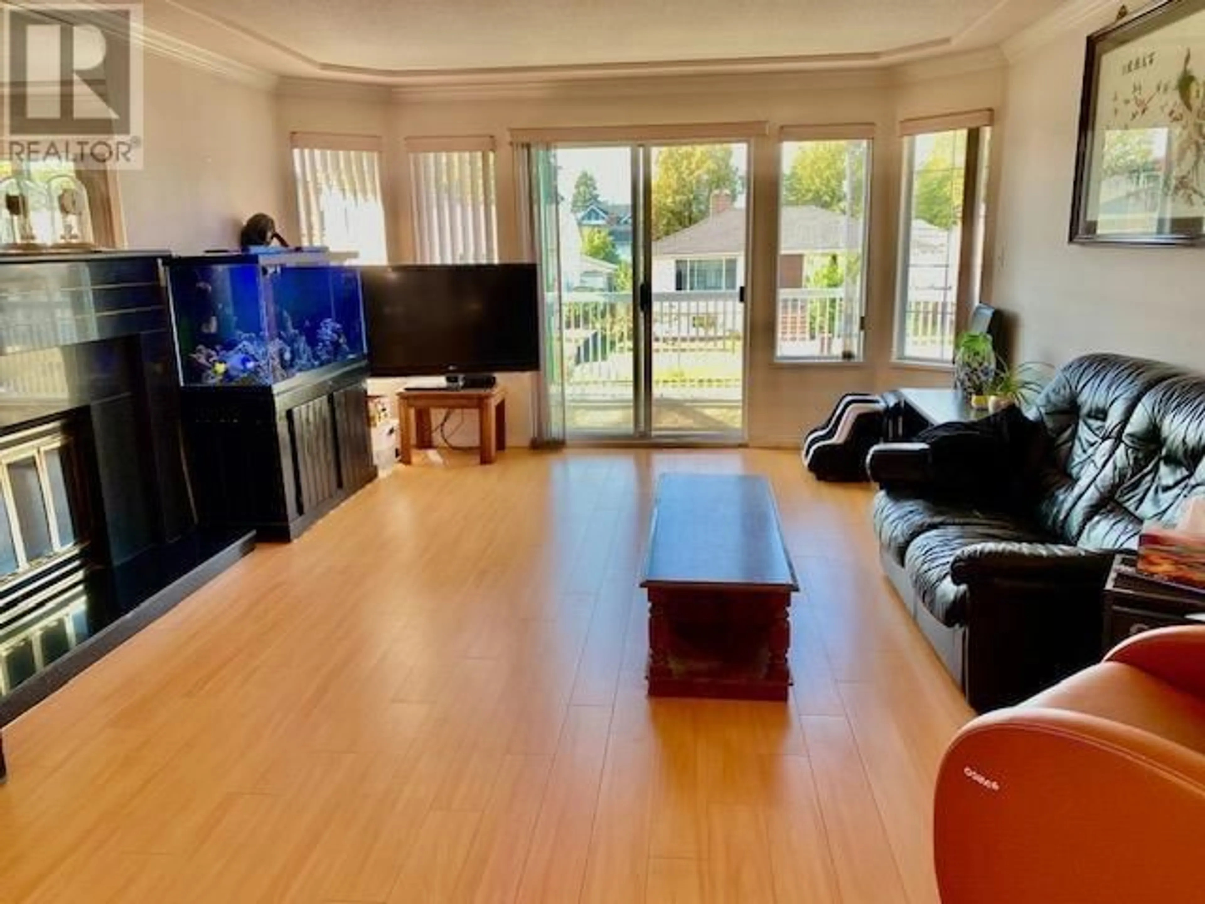A pic of a room for 3754 ELMWOOD STREET, Burnaby British Columbia V5G1R7