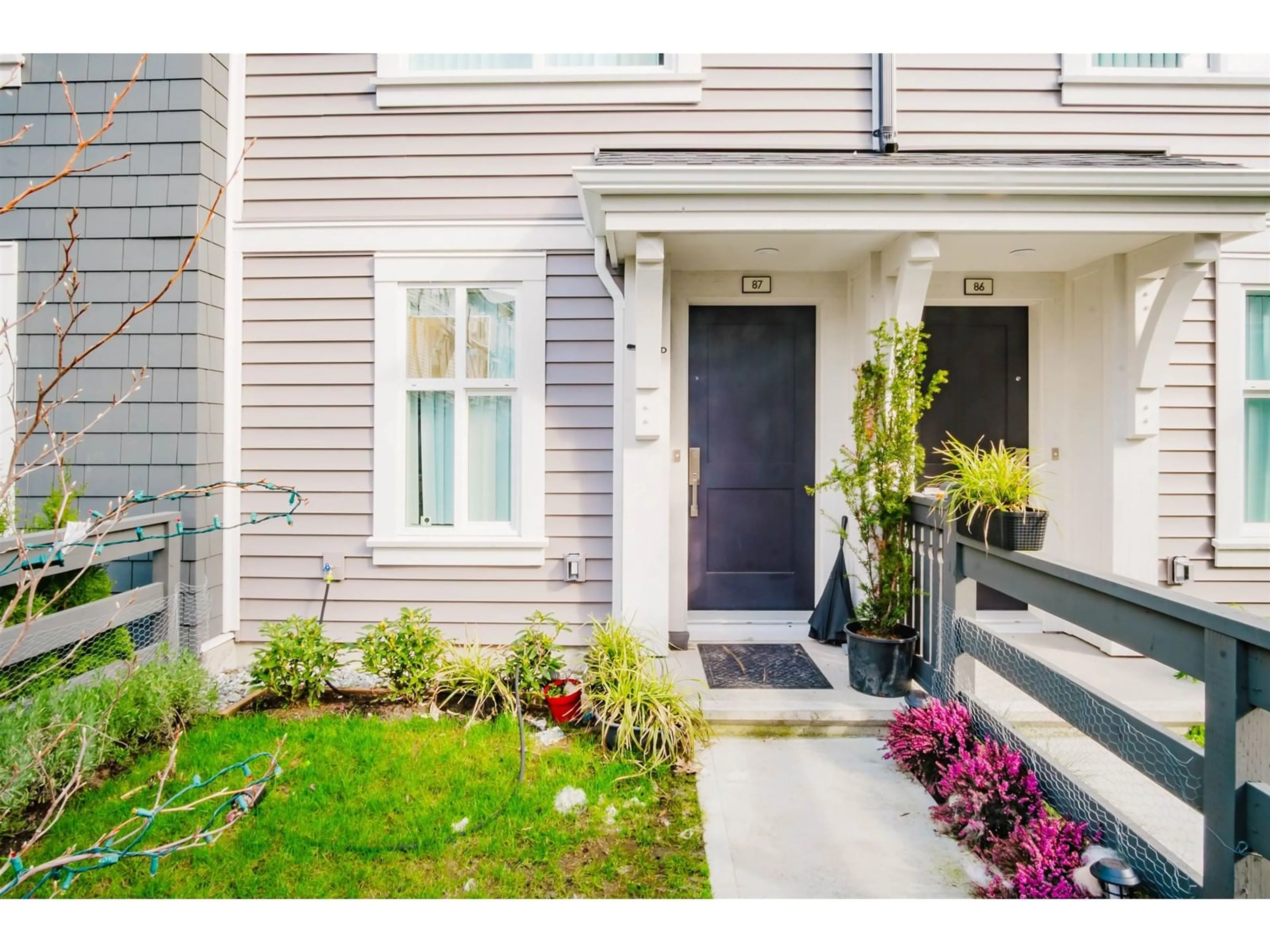 Indoor entryway for 87 - 14151 58A, Surrey British Columbia V3X0L1