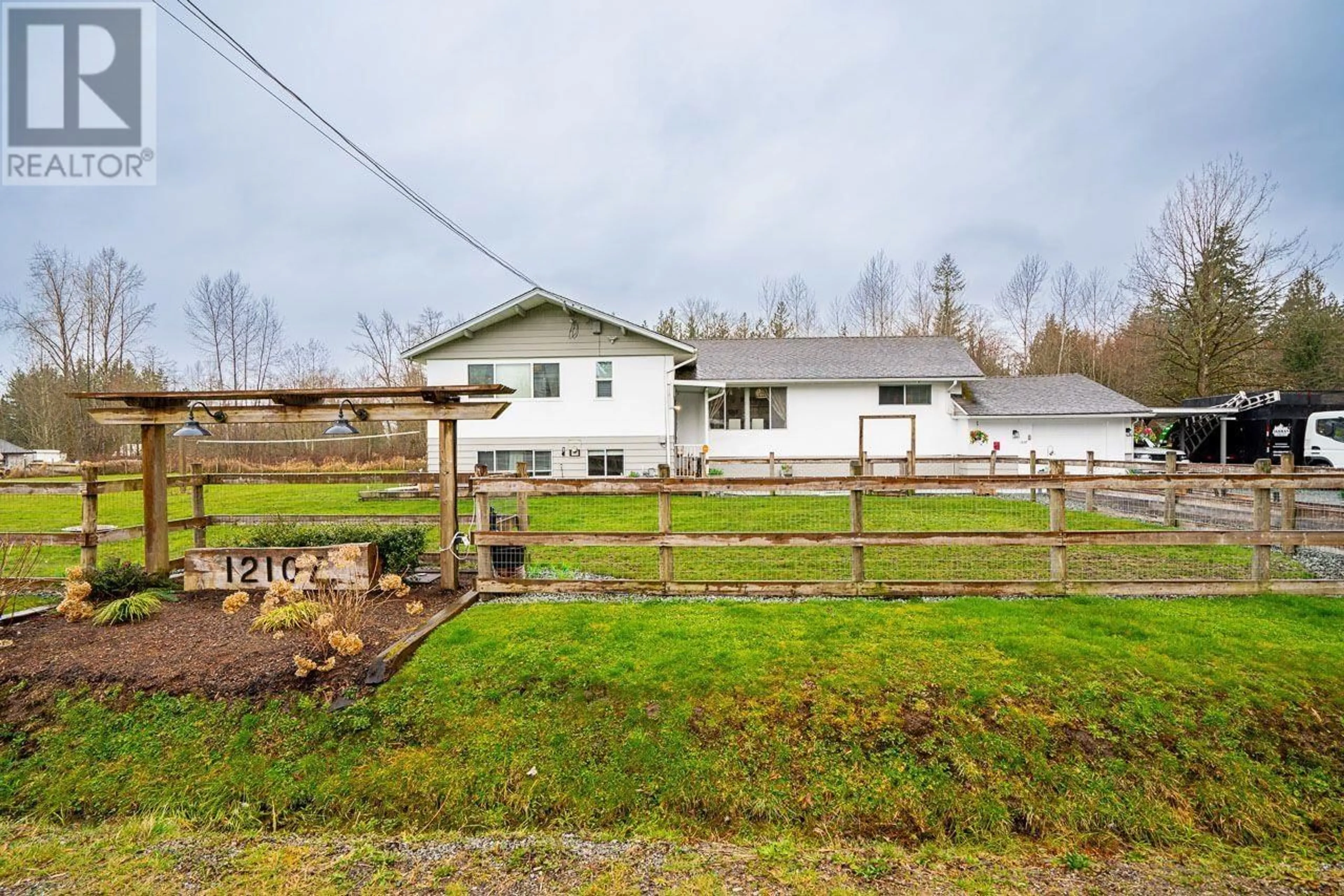 A pic from outside/outdoor area/front of a property/back of a property/a pic from drone, building for 12107 252 STREET, Maple Ridge British Columbia V4R1G1