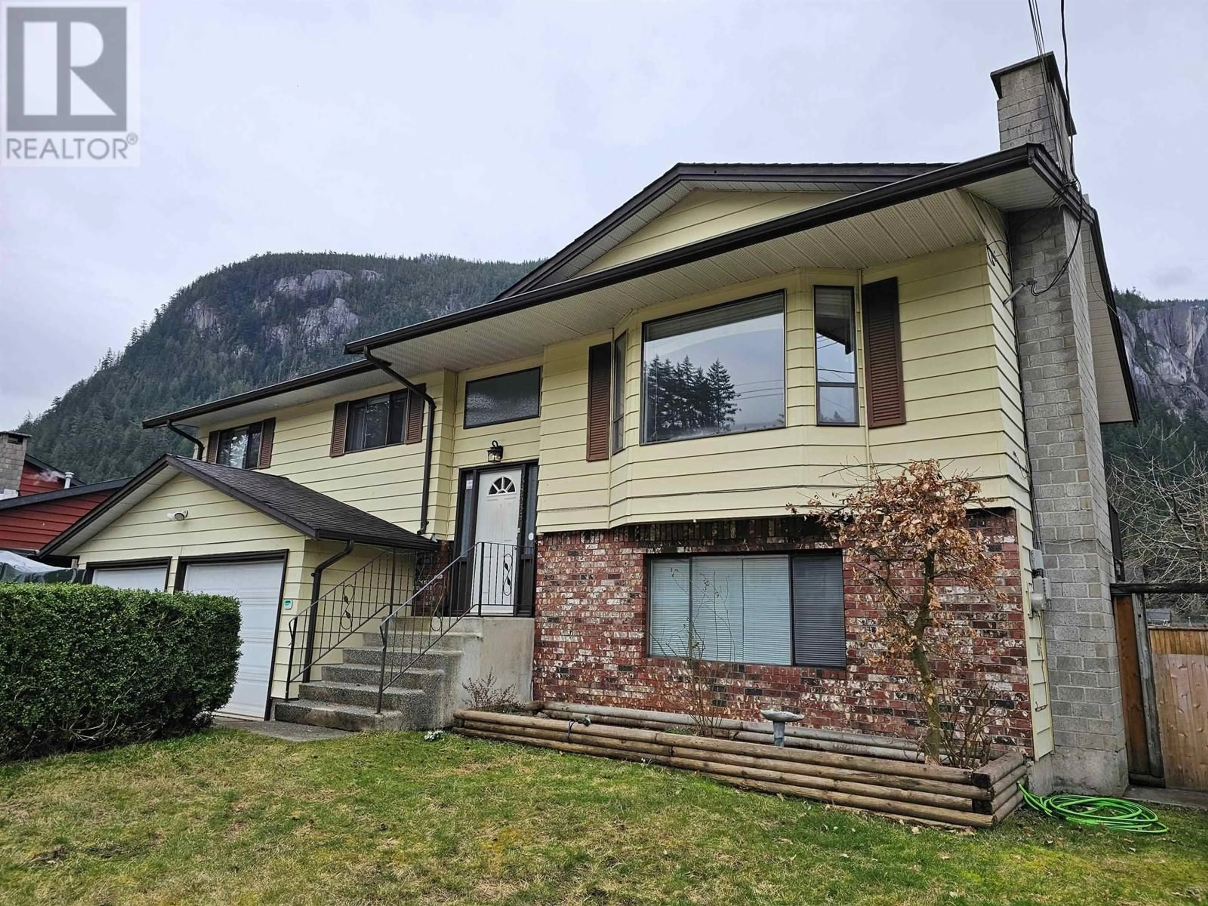 Home with vinyl exterior material, mountain view for 38336 WESTWAY AVENUE, Squamish British Columbia V8B0W6