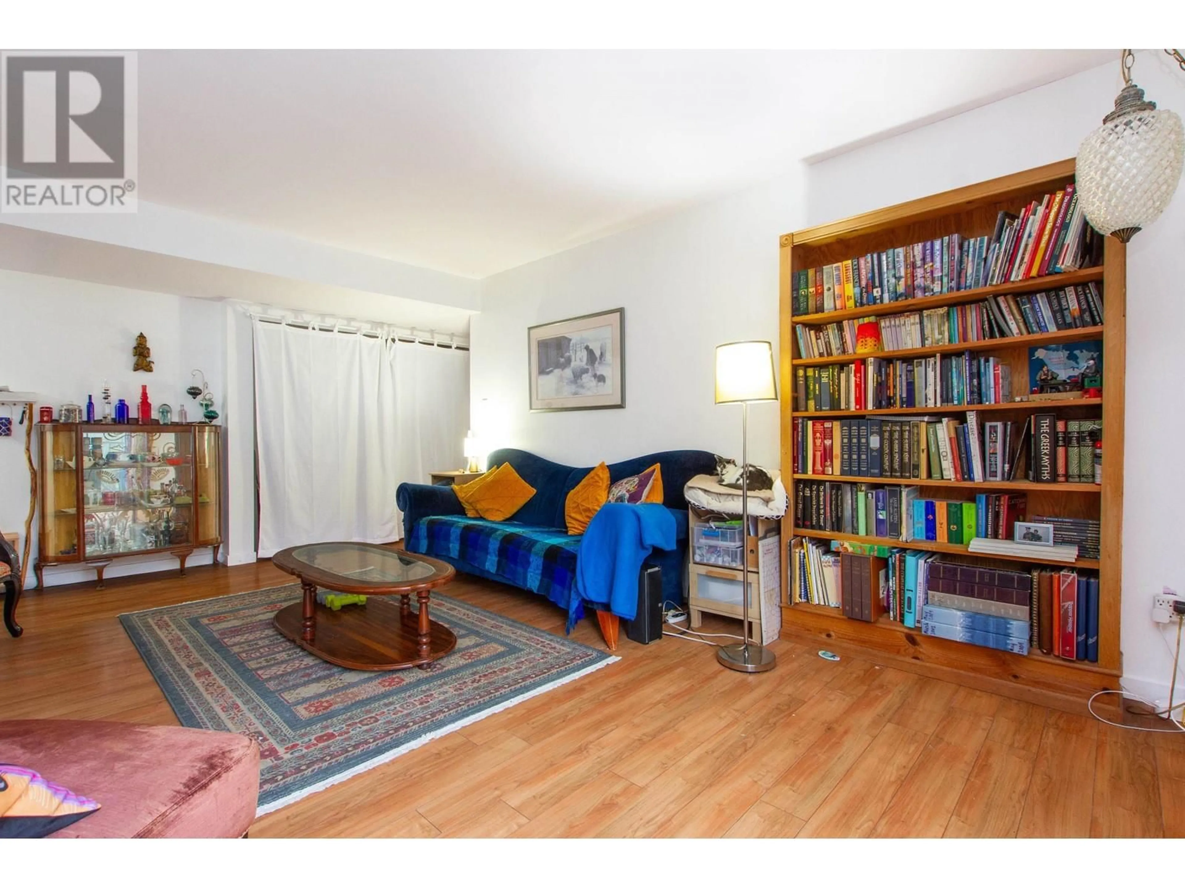 Living room with furniture, wood/laminate floor for 35 - 38175 WESTWAY AVENUE, Squamish British Columbia V8B0A5
