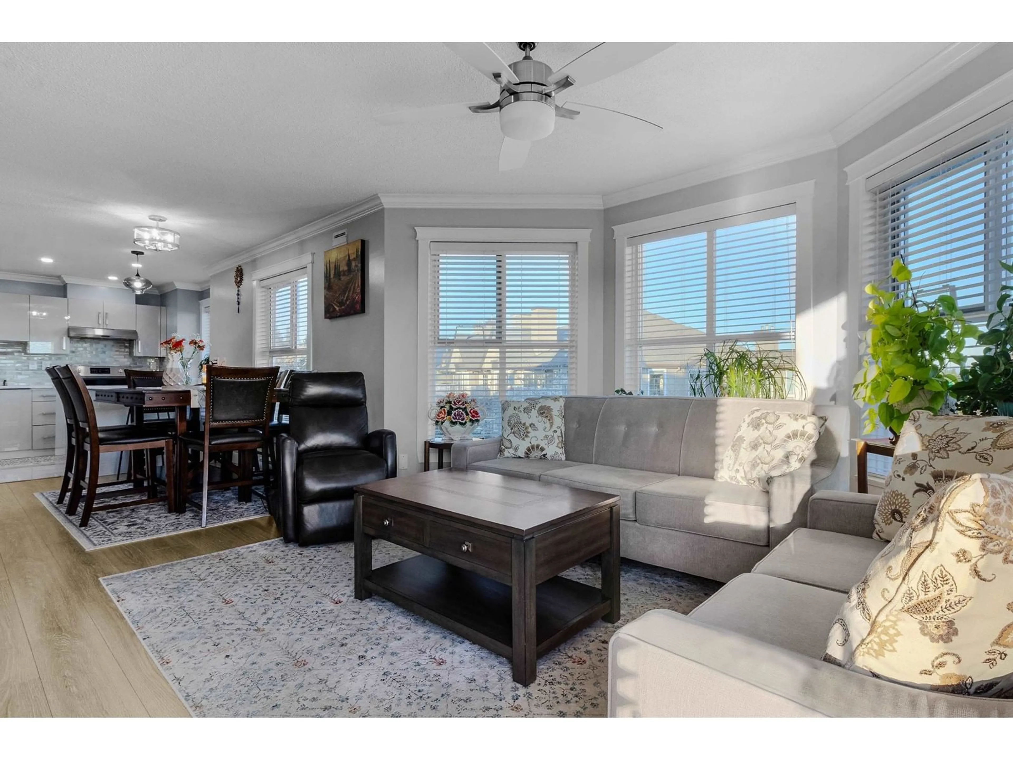 Living room with furniture, unknown for 307 - 15140 108, Surrey British Columbia V3R0T9