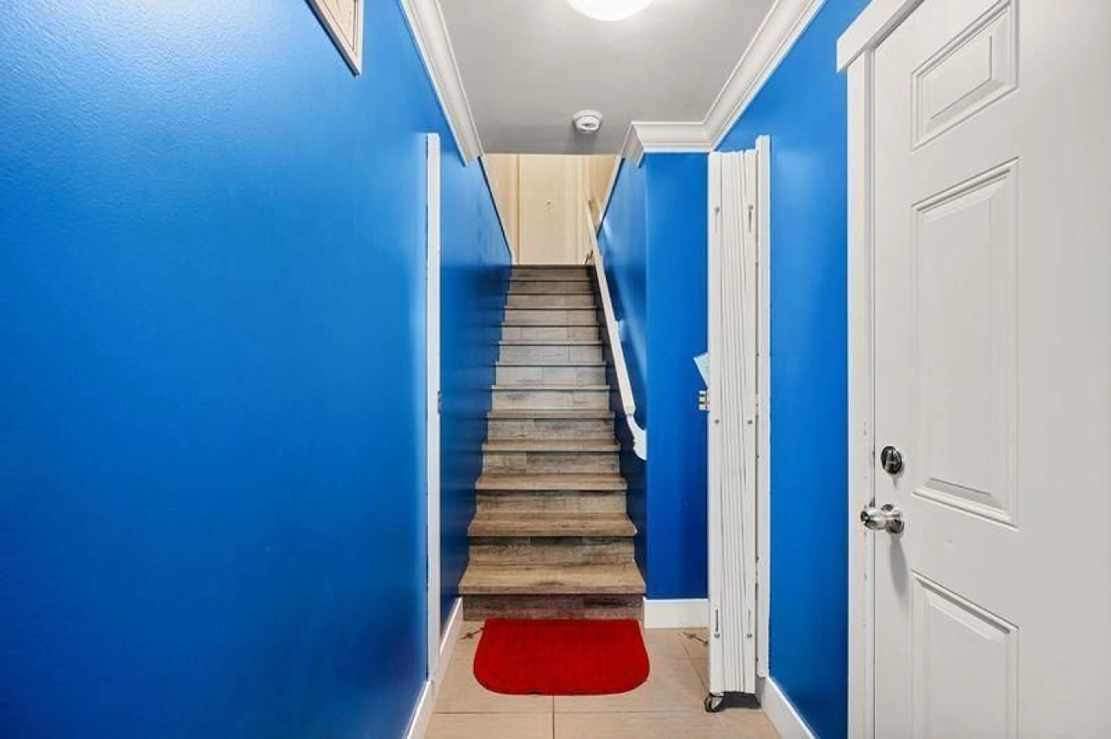 Indoor entryway for 15 - 6378 142, Surrey British Columbia V3X1B8