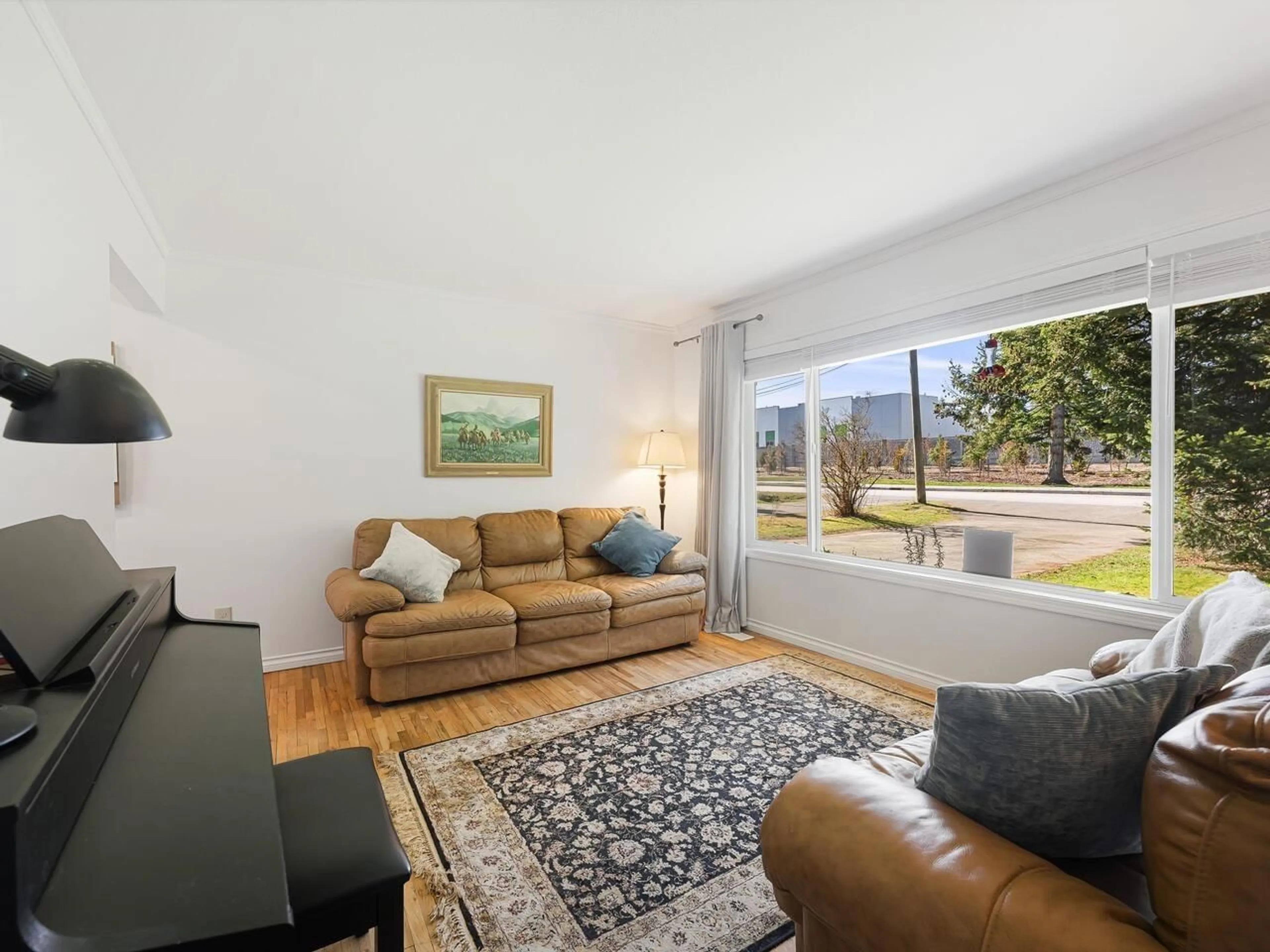Living room with furniture, wood/laminate floor for 3538 196, Langley British Columbia V3A4T7