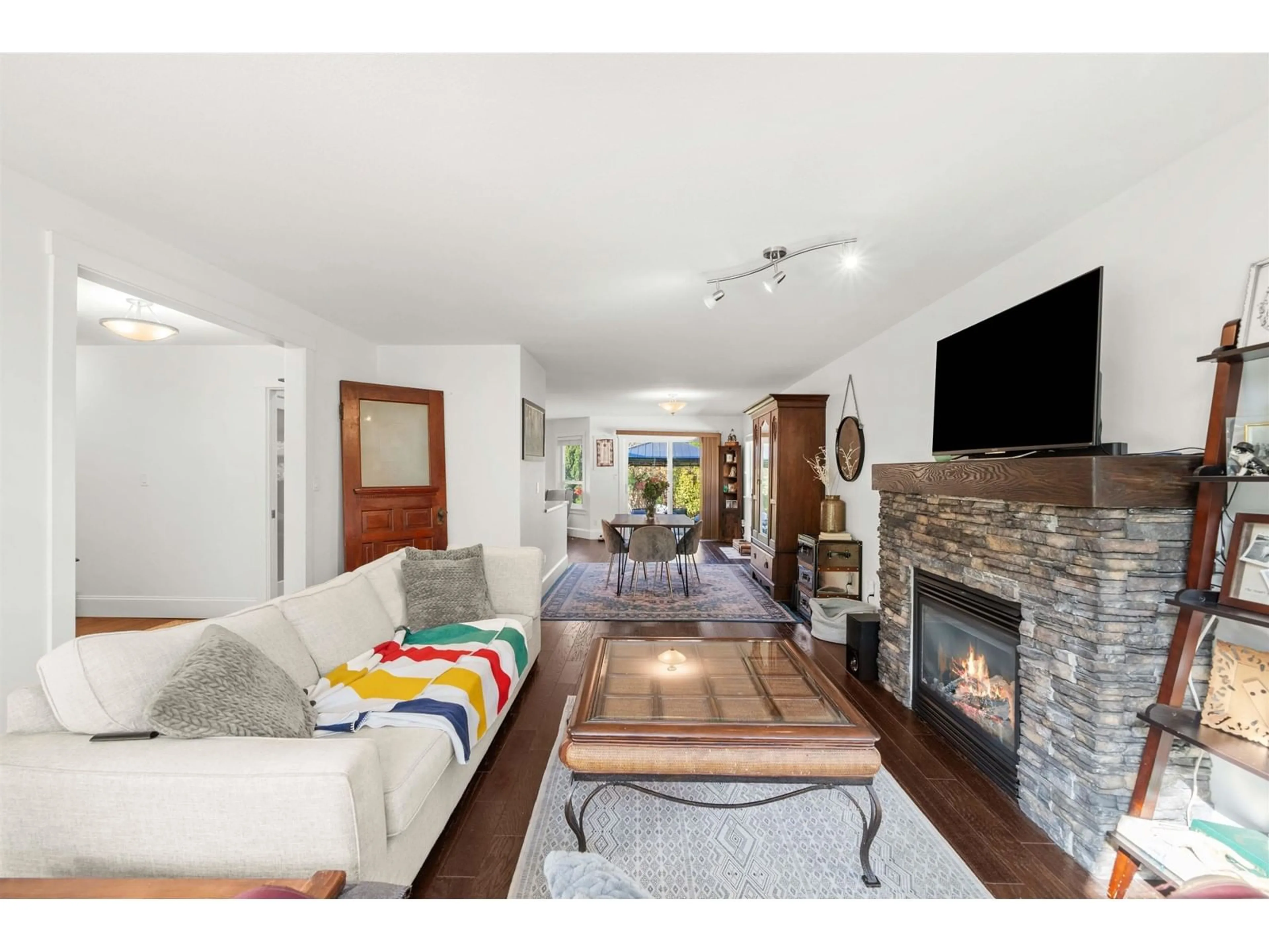 Living room with furniture, unknown for 22109 OLD YALE, Langley British Columbia V2Z1A3