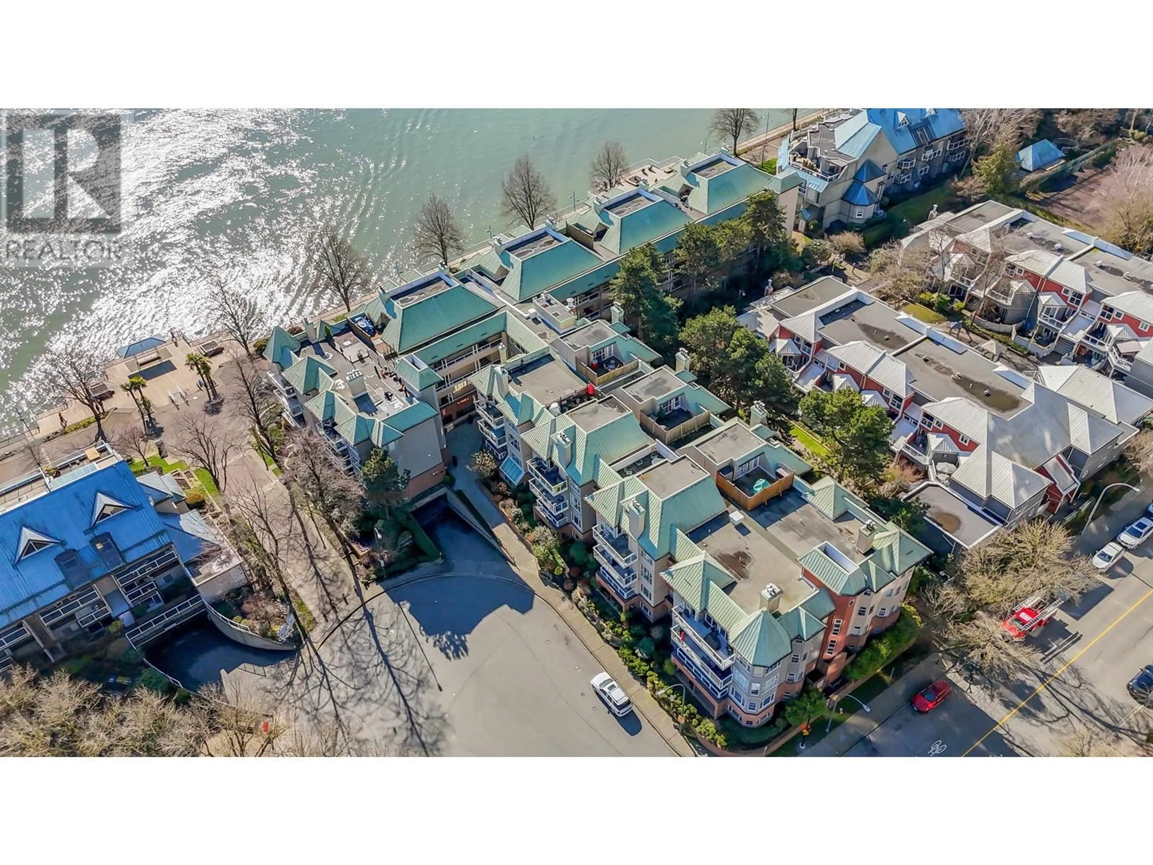 A pic from outside/outdoor area/front of a property/back of a property/a pic from drone, city buildings view from balcony for 114 - 12 K DE K COURT, New Westminster British Columbia V3M6C5