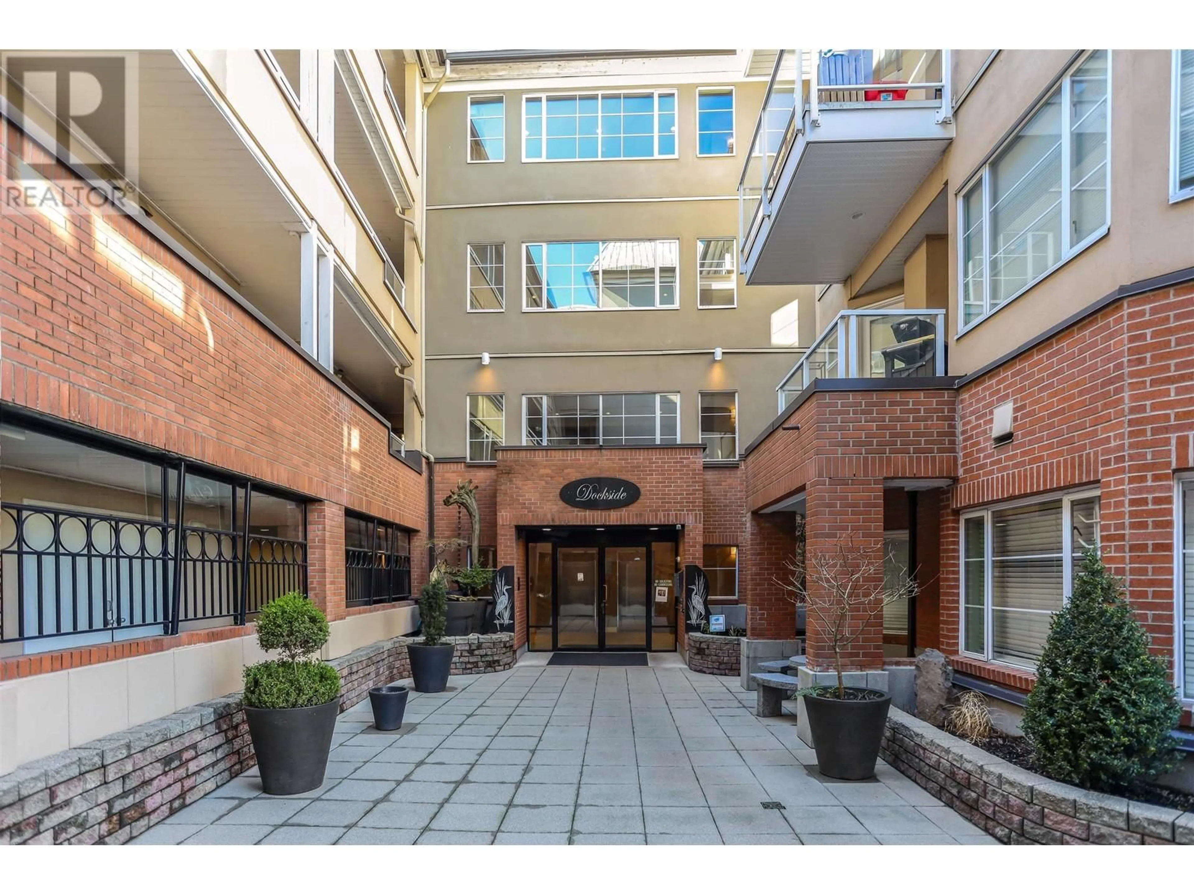 Indoor foyer for 114 - 12 K DE K COURT, New Westminster British Columbia V3M6C5
