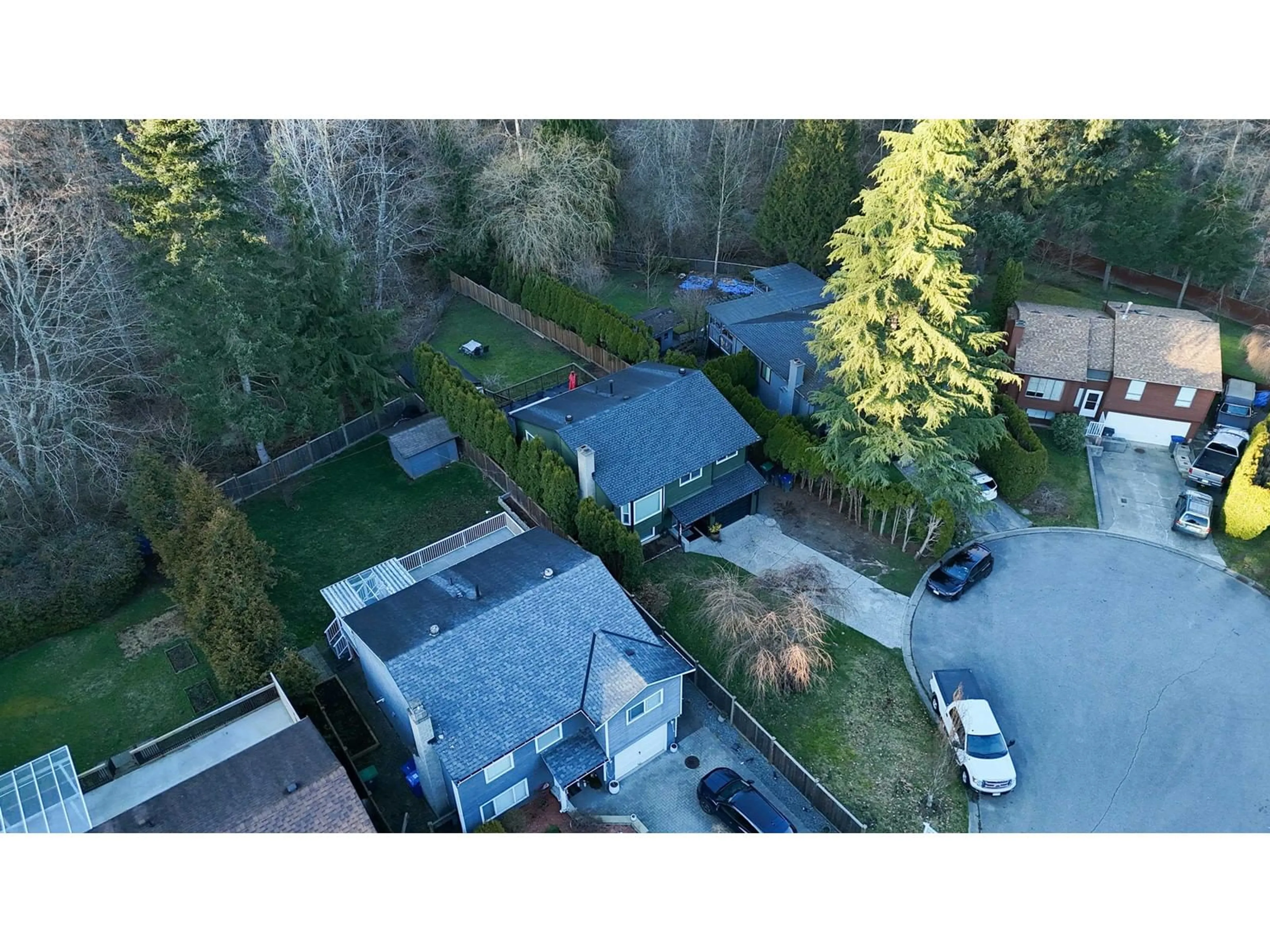 A pic from outside/outdoor area/front of a property/back of a property/a pic from drone, street for 8135 138 STREET, Surrey British Columbia V3W8M3