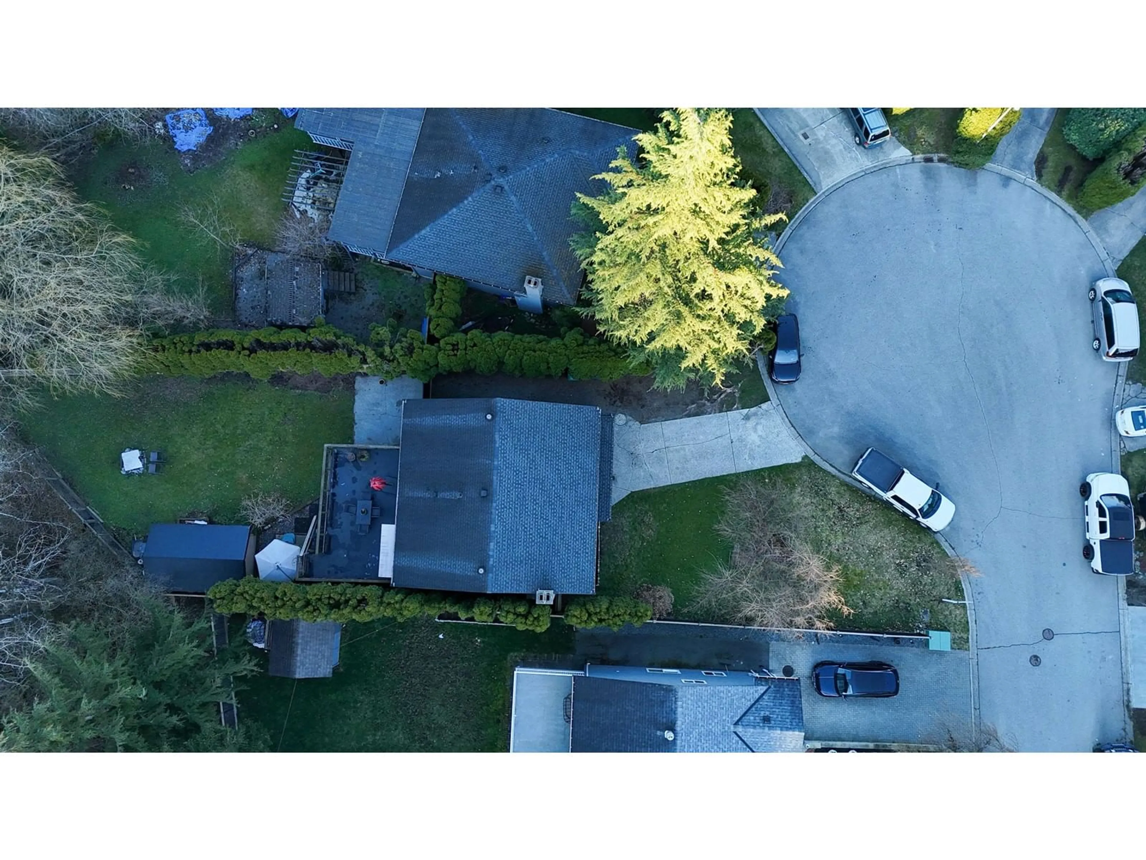 A pic from outside/outdoor area/front of a property/back of a property/a pic from drone, street for 8135 138 STREET, Surrey British Columbia V3W8M3