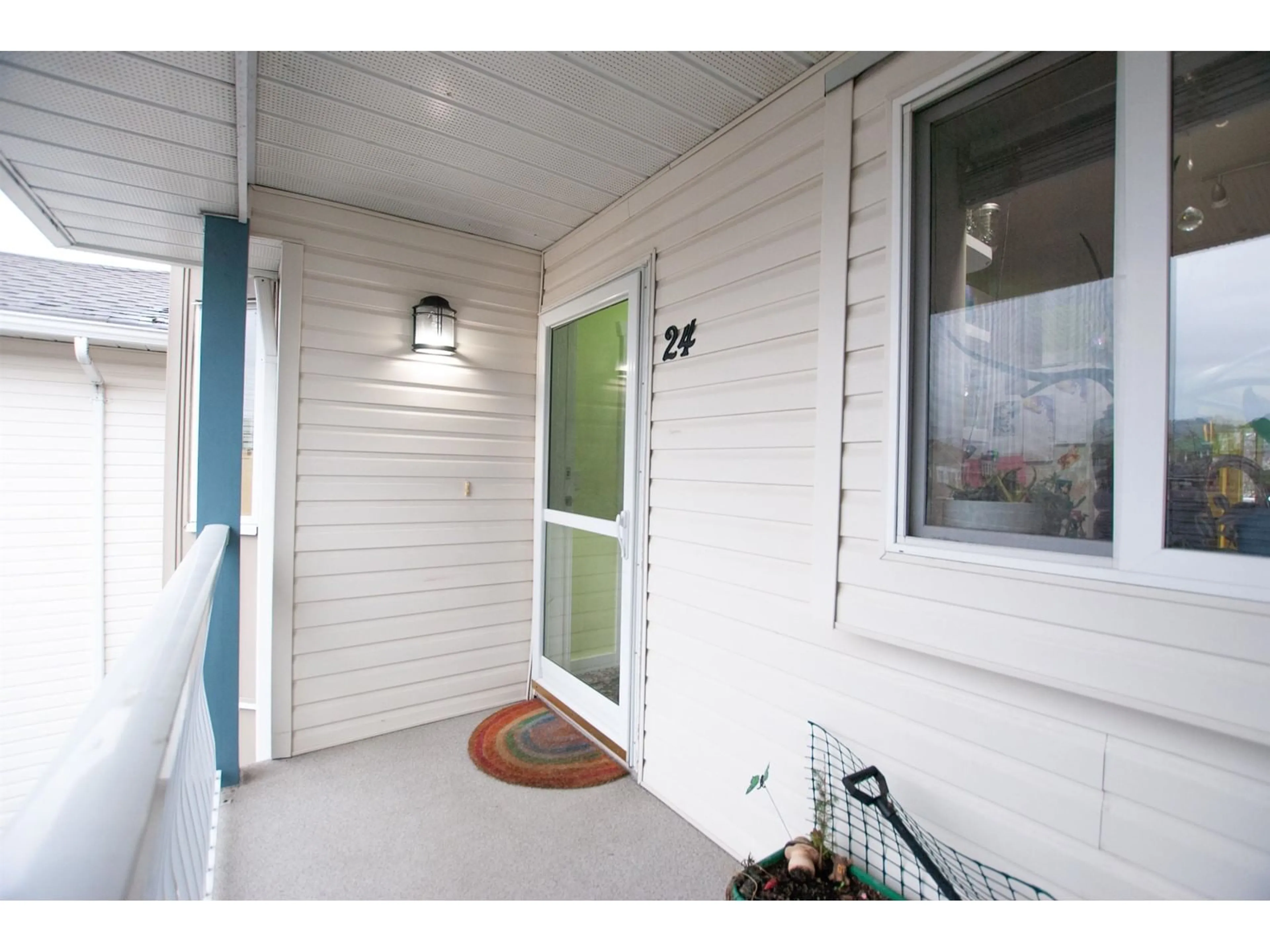 Indoor entryway for 24 45435 KNIGHT ROAD|Sardis West Vedder, Chilliwack British Columbia V2R3E8