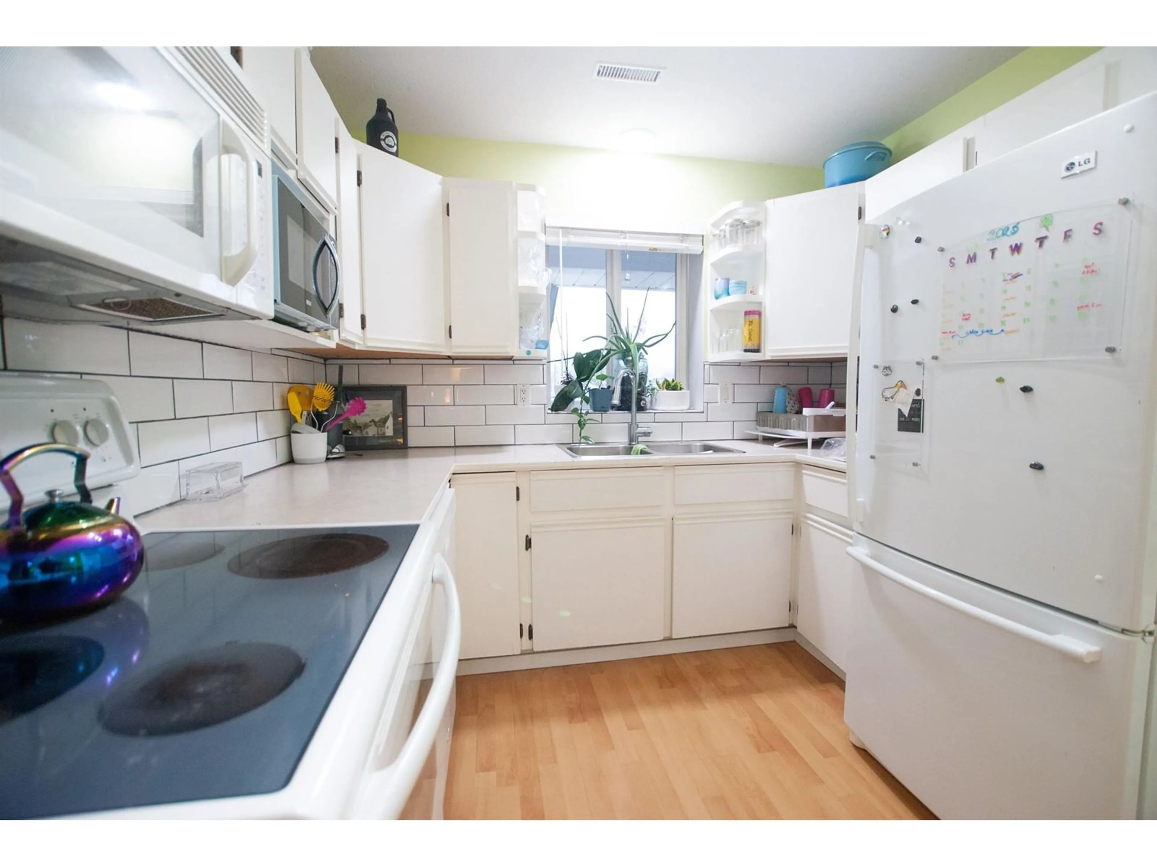 Standard kitchen, unknown for 24 45435 KNIGHT ROAD|Sardis West Vedder, Chilliwack British Columbia V2R3E8