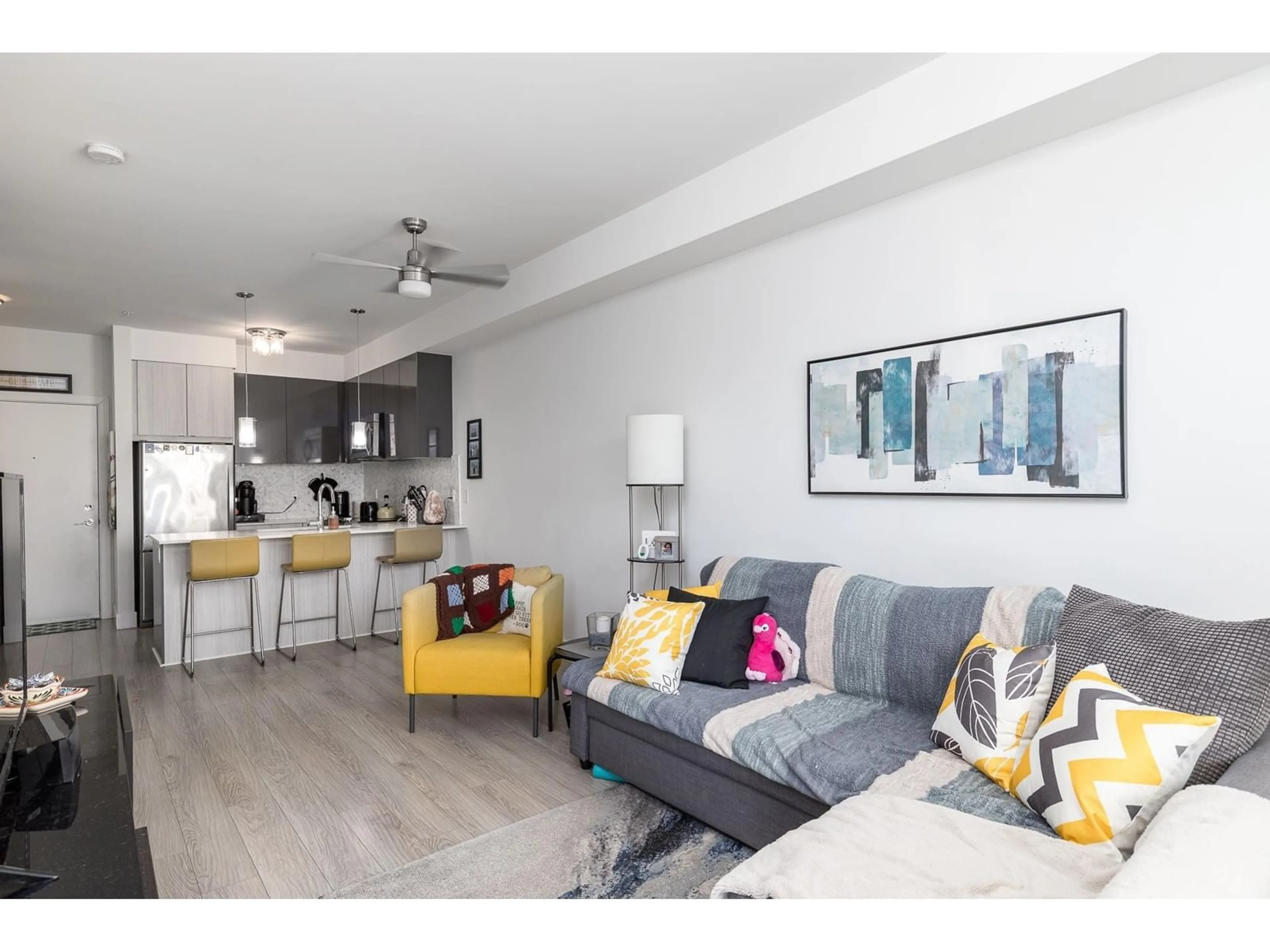 Living room with furniture, unknown for 312 - 6468 195A, Surrey British Columbia V4N6R6