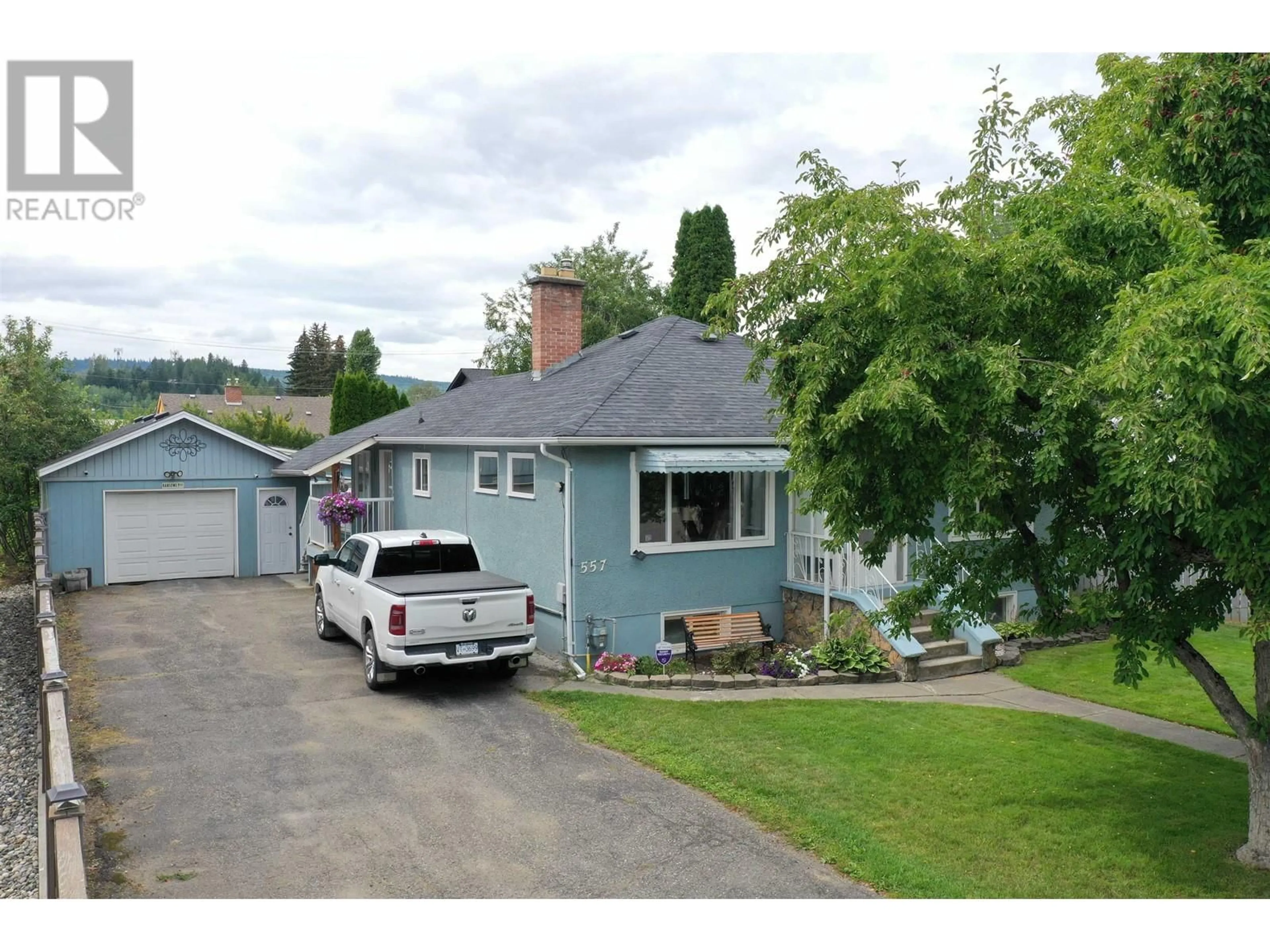 A pic from outside/outdoor area/front of a property/back of a property/a pic from drone, street for 557 MCLEAN STREET, Quesnel British Columbia V2J2P5