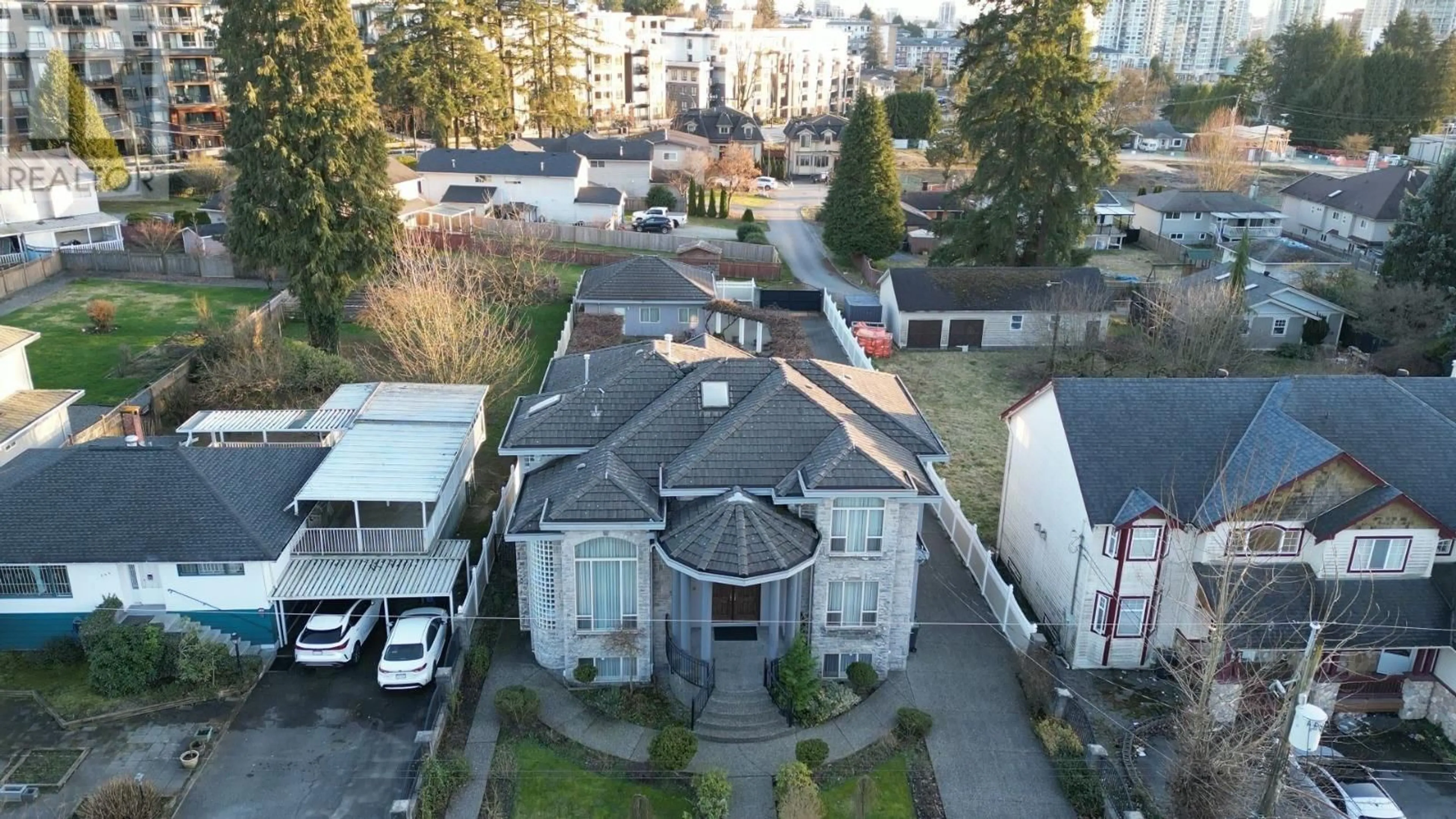 A pic from outside/outdoor area/front of a property/back of a property/a pic from drone, city buildings view from balcony for 642 THOMPSON AVENUE, Coquitlam British Columbia V3J3Z8