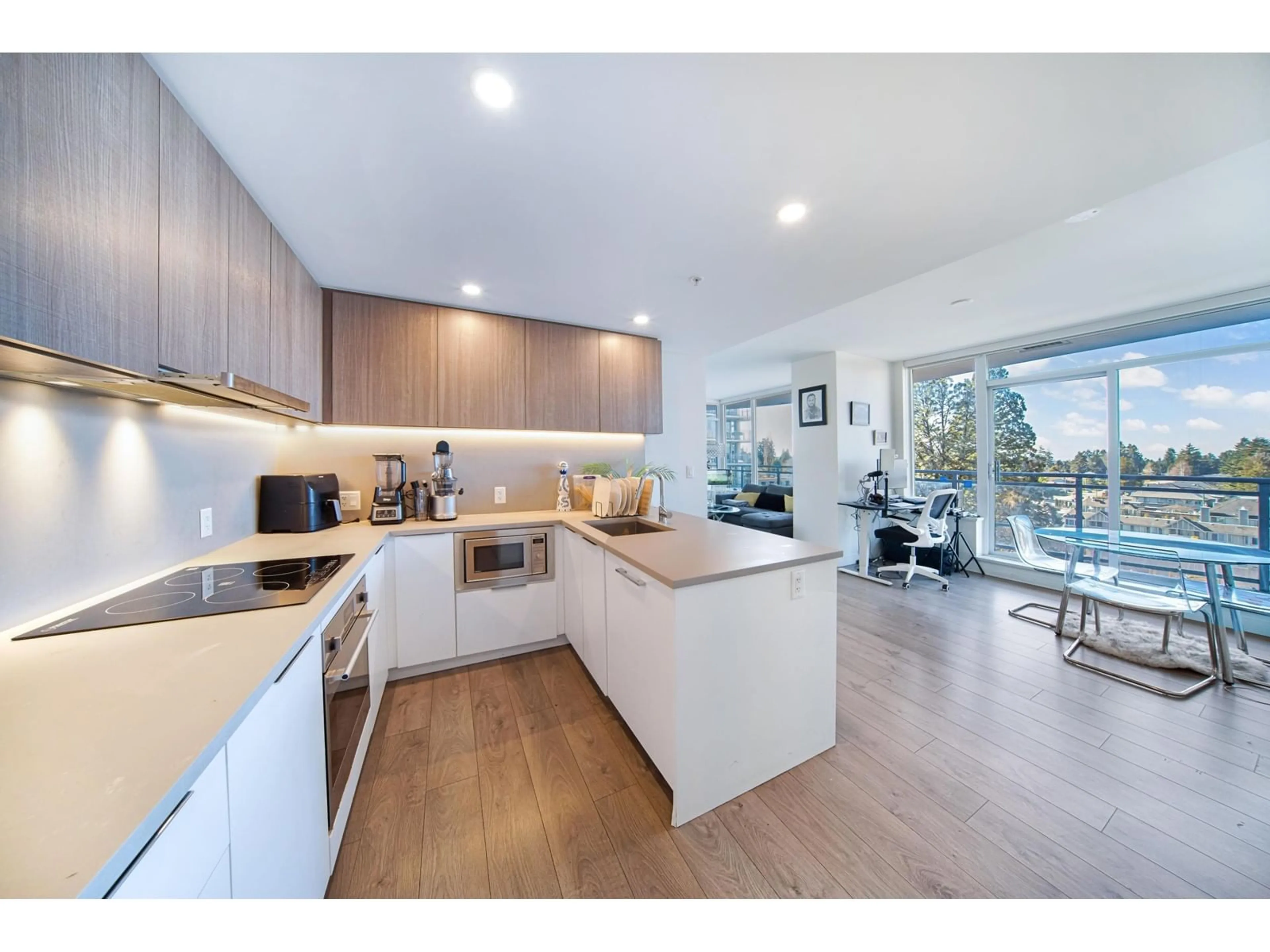 Open concept kitchen, unknown for 908 13318 104 AVENUE, Surrey British Columbia V3T0R2