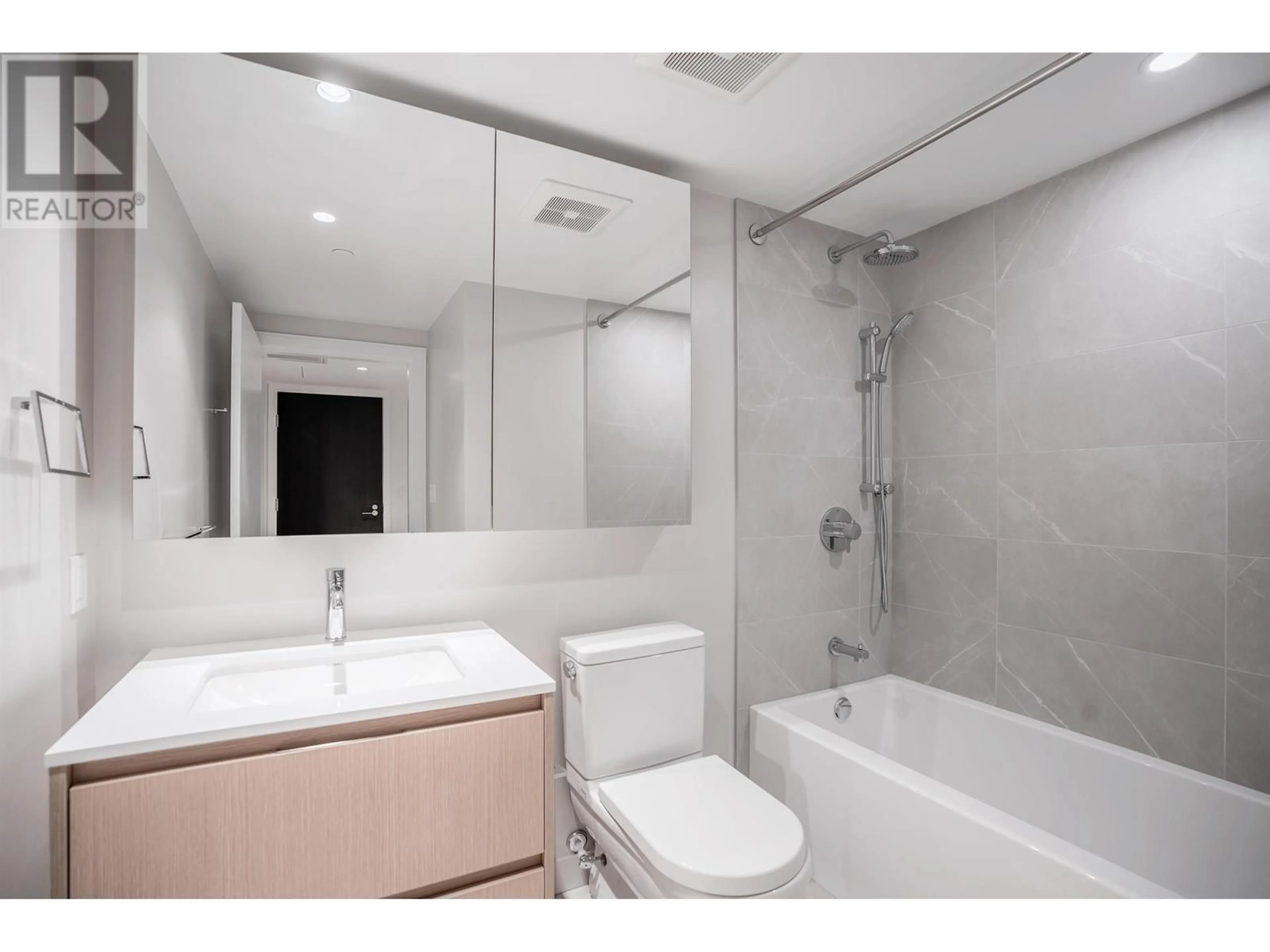 Standard bathroom, unknown for 1705 - 1500 FERN STREET, North Vancouver British Columbia V7J0E6