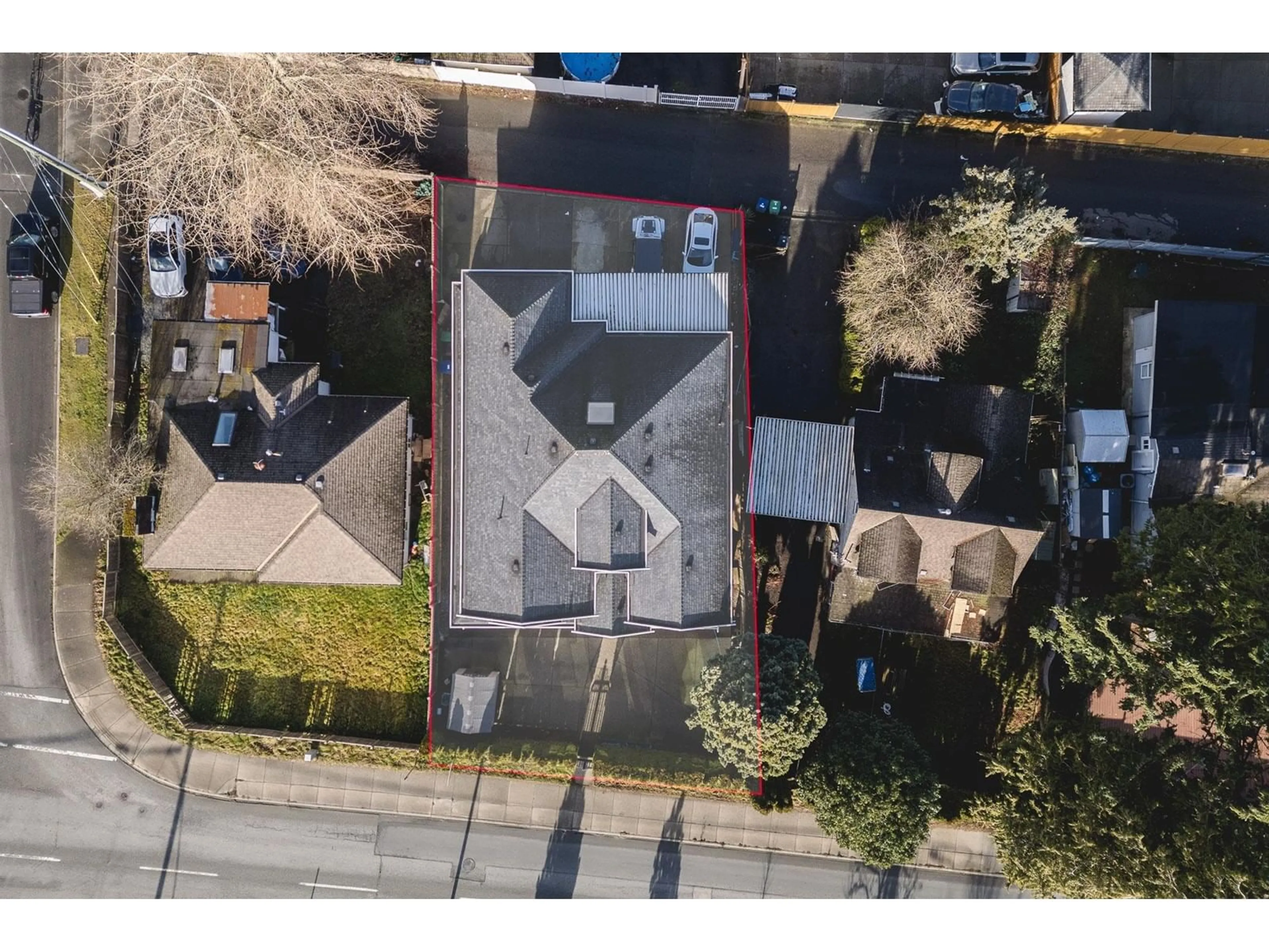 A pic from outside/outdoor area/front of a property/back of a property/a pic from drone, street for 12617 88, Surrey British Columbia V3W3J8
