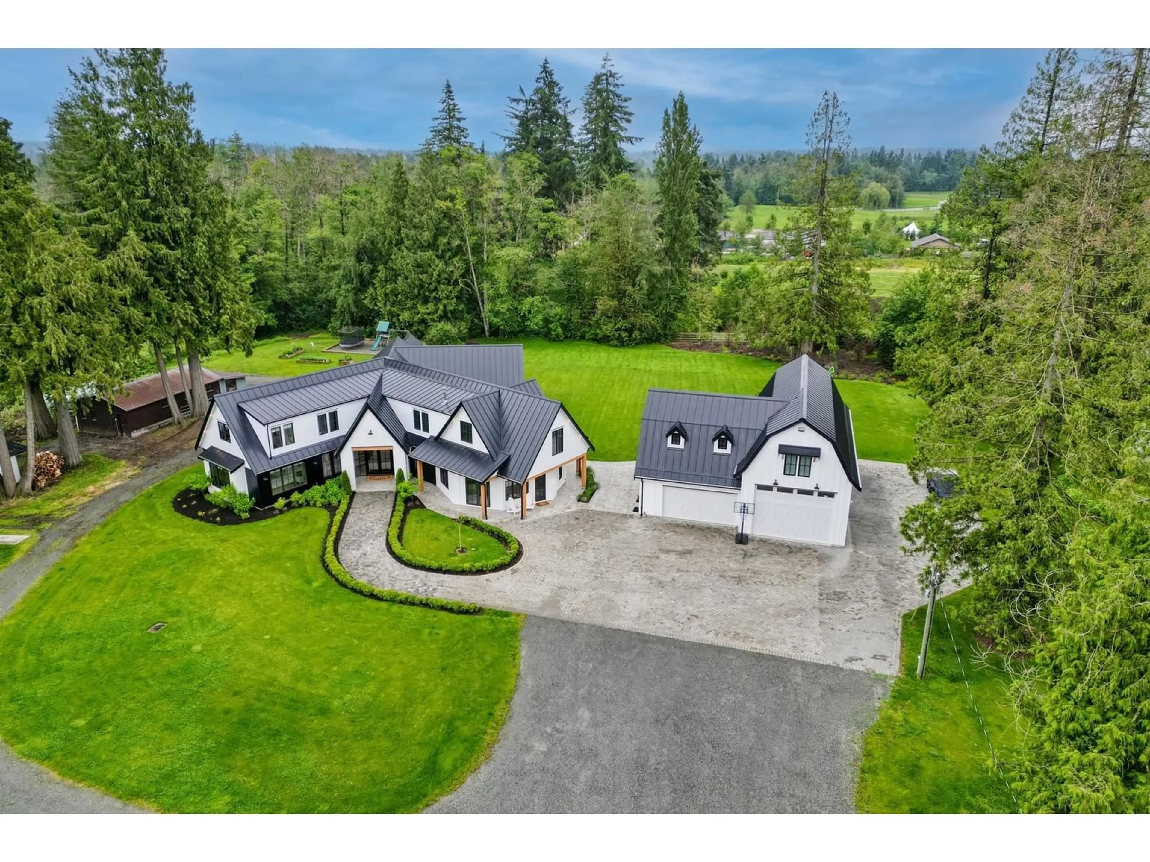 A pic from outside/outdoor area/front of a property/back of a property/a pic from drone, unknown for 24968 28, Langley British Columbia V4W2R2