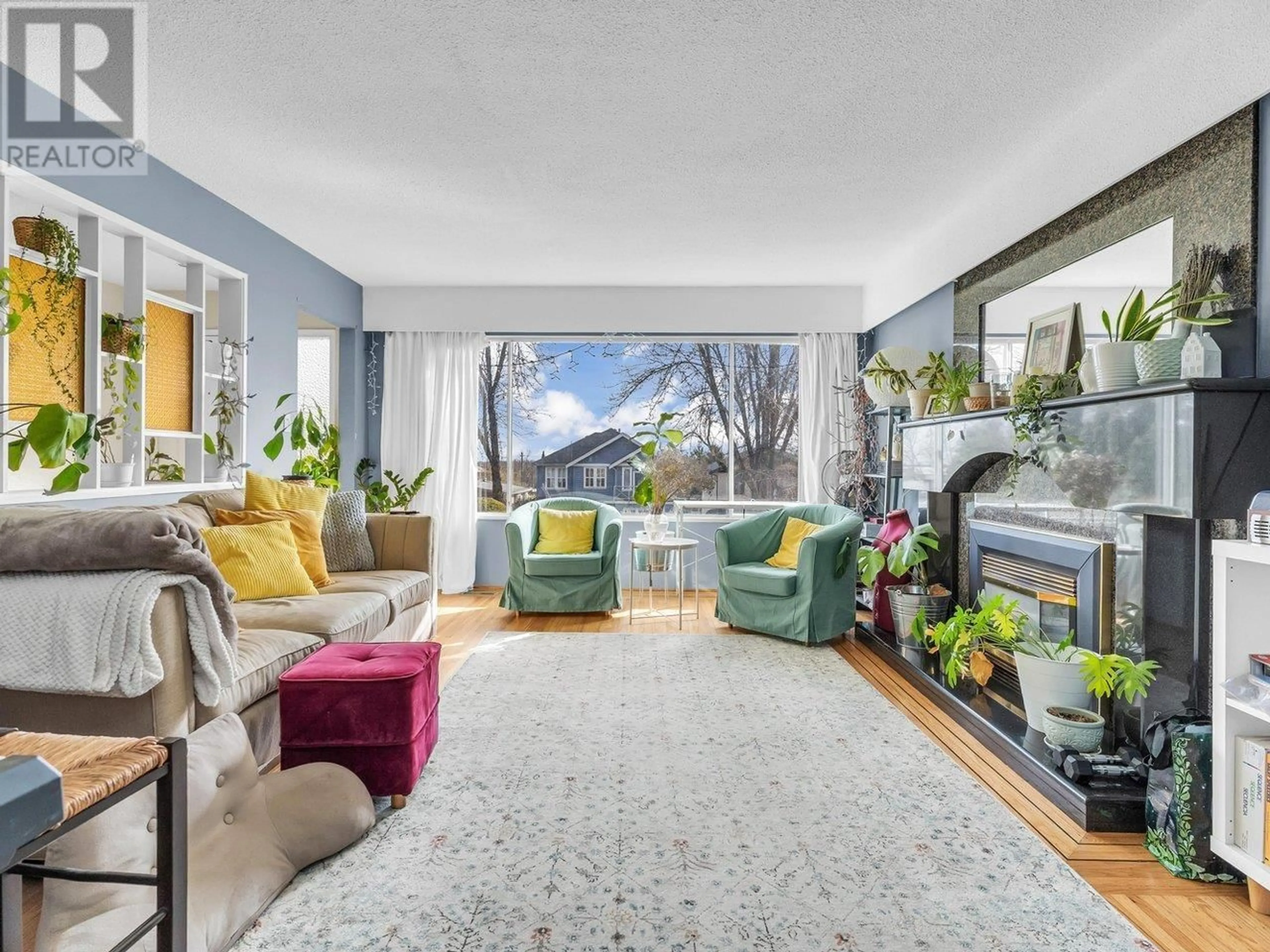 Living room with furniture, unknown for 1861 ISLAND AVENUE, Vancouver British Columbia V5P2S5